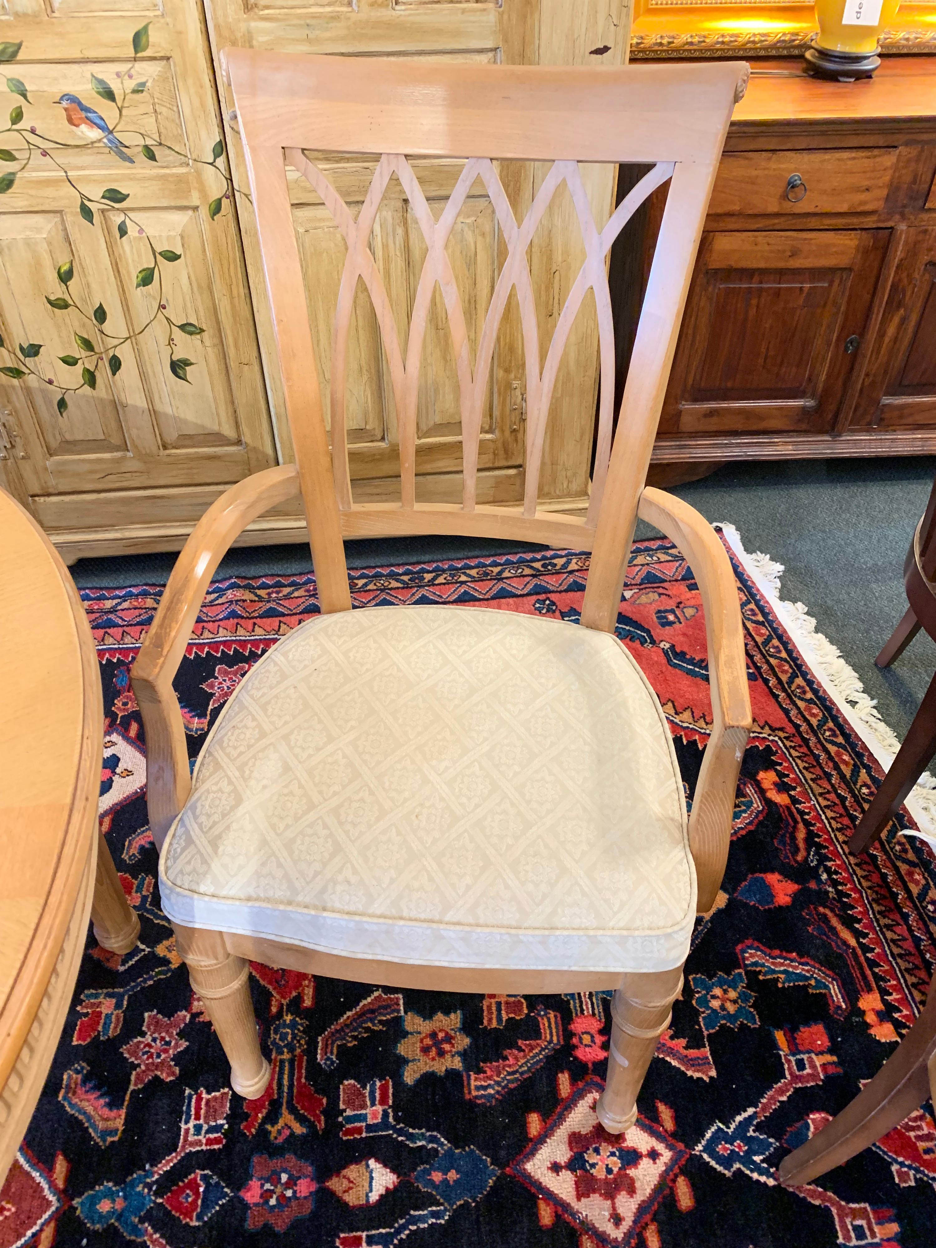 Stanley Furniture Continental Round Table and 6 Chairs and Two Leaves For Sale 11
