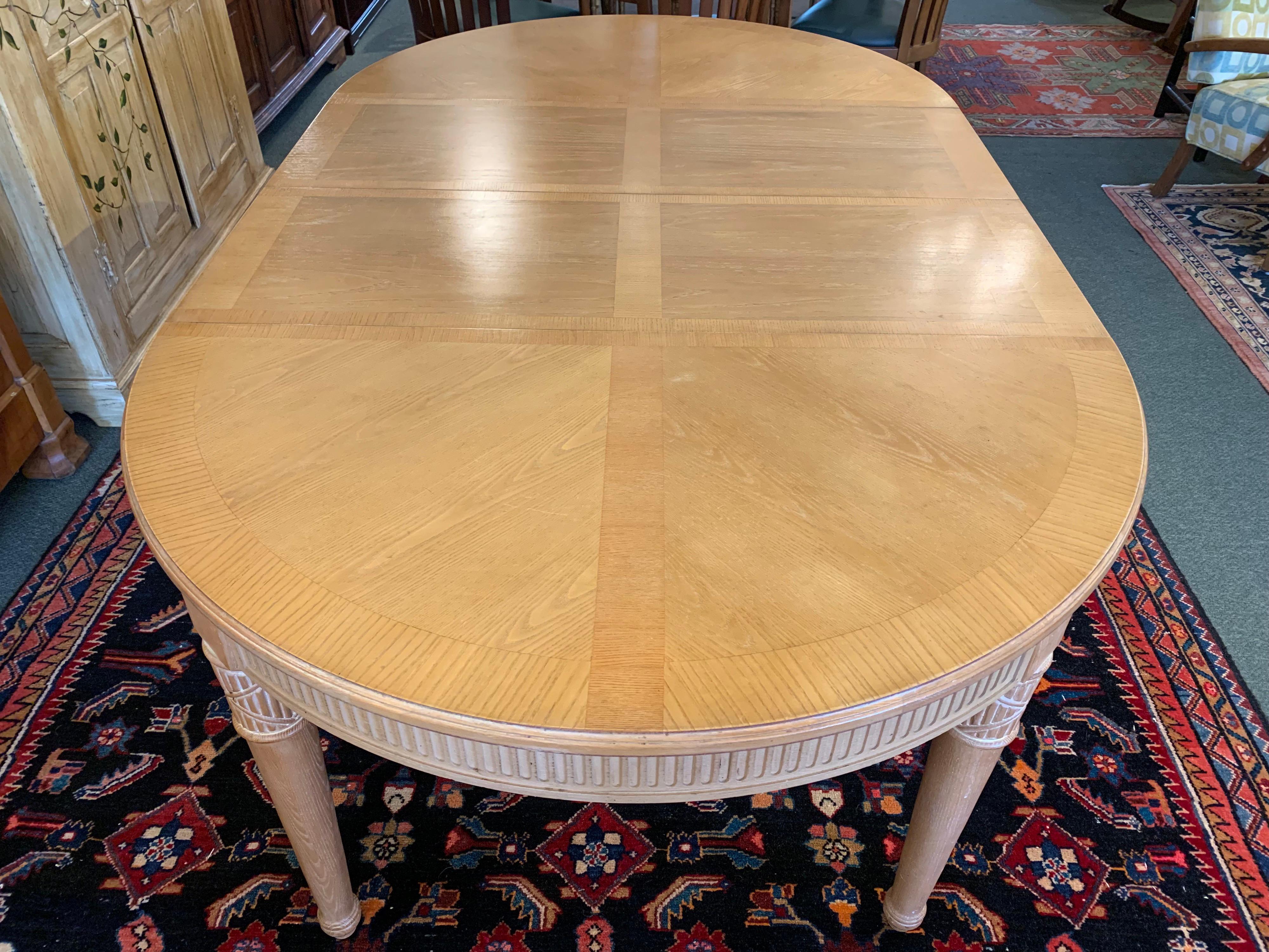 Stanley Furniture Continental Round Table and 6 Chairs and Two Leaves For Sale 2