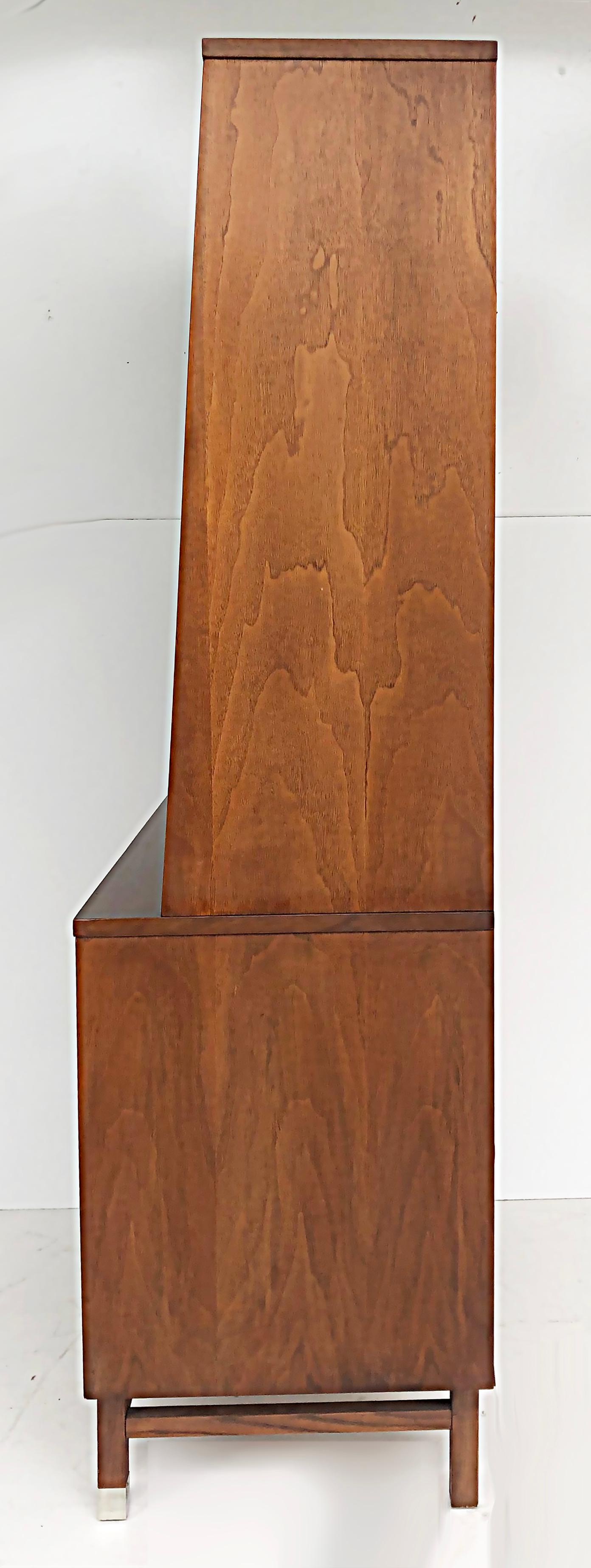 Stanley Furniture Mid-Century Walnut Rosewood China Cabinet by H Paul Browning In Good Condition In Miami, FL