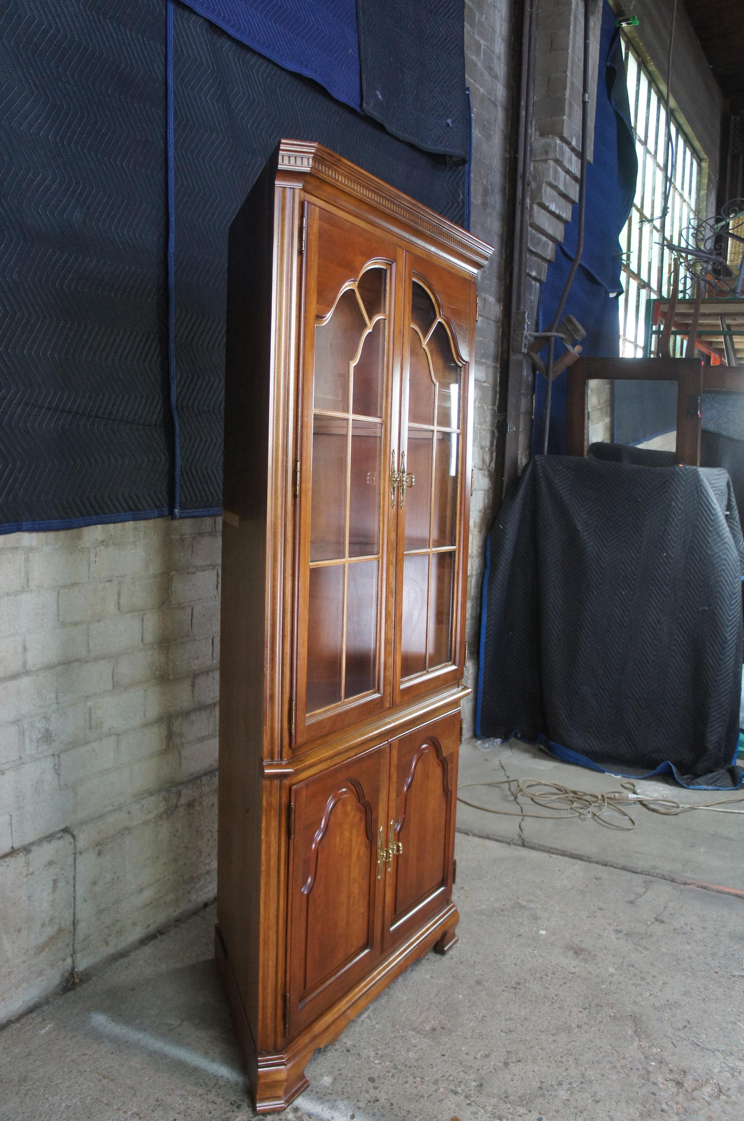 Stanley Furniture Vintage Chippendale Cherry Corner Display Cabinet