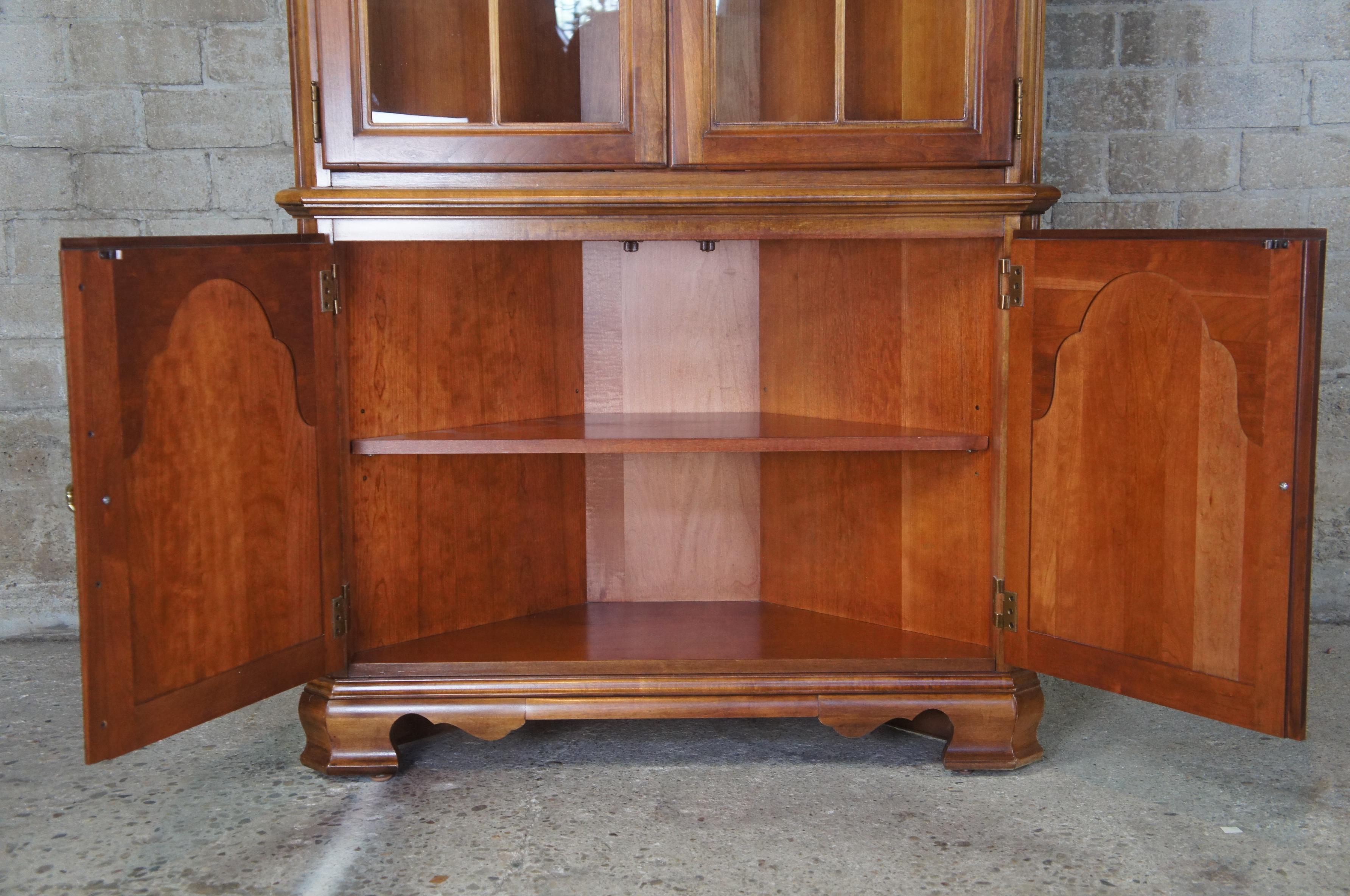 Stanley Furniture Vintage Chippendale Cherry Corner Display Cabinet China Curio In Good Condition In Dayton, OH