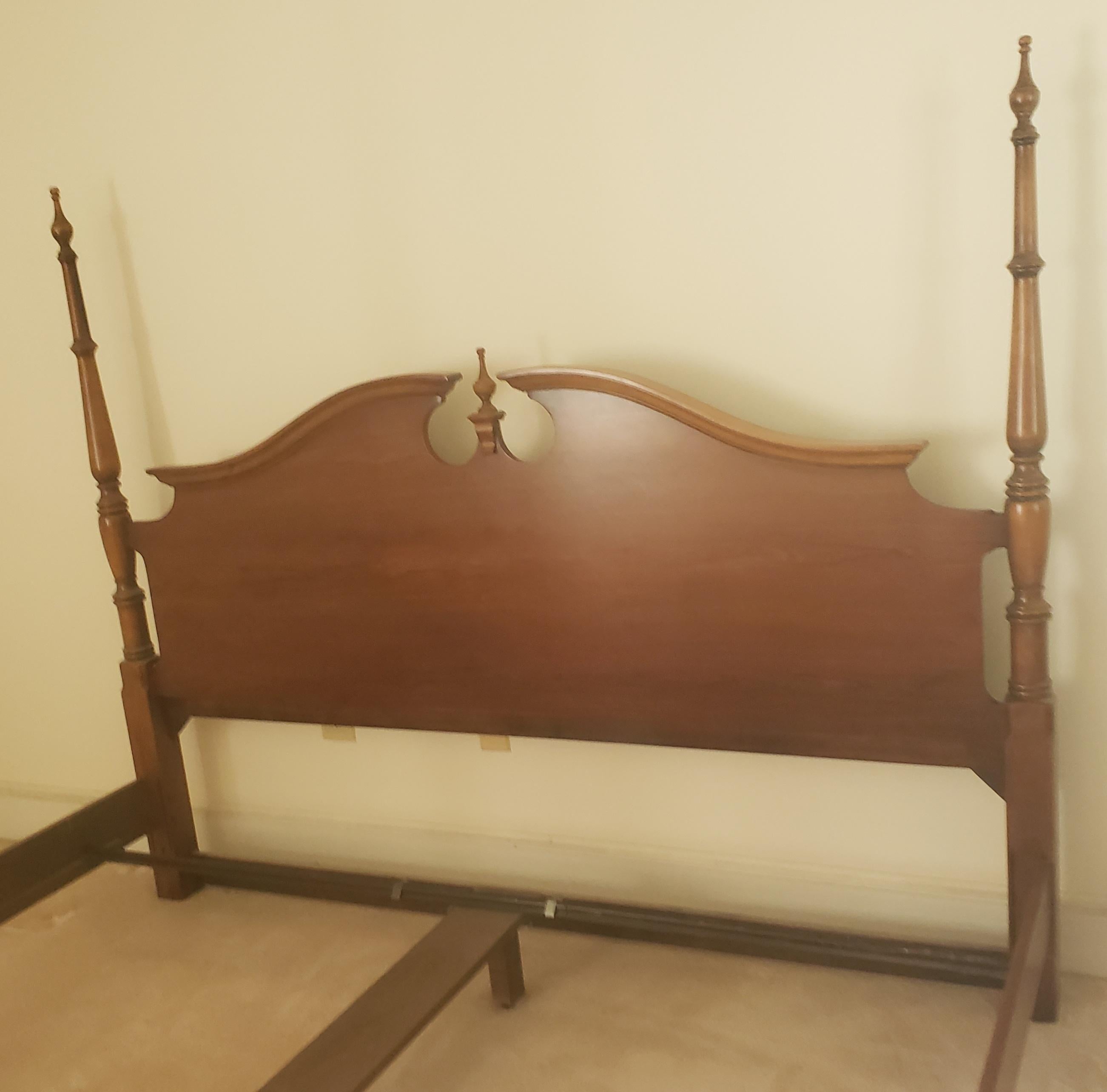 Stanley Furniture's American Craftman Collection Cherry King Size Low Poster Bed In Good Condition In Germantown, MD
