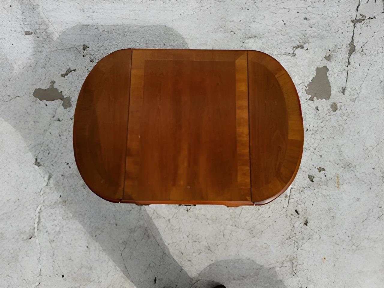 Table d'appoint à abattant de style géorgien Stanley
Hauteur -22 1/2
Longueur ouverte 38
Longueur fermée 21 1 quart
W- 27 1/2