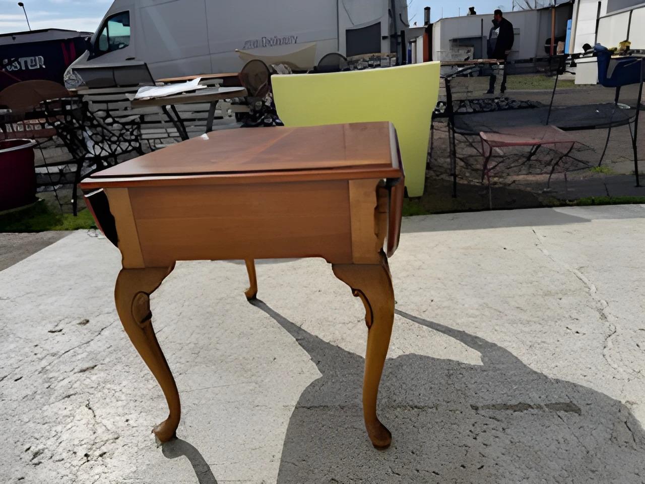 Table d'appoint à abattant de style géorgien Stanley en vente 3
