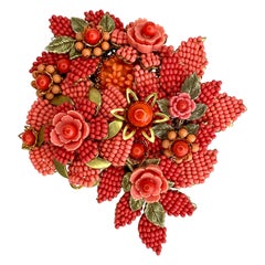 Stanley Hagler Große florale Brosche aus Korallenglas mit Perlen      YES UND JA