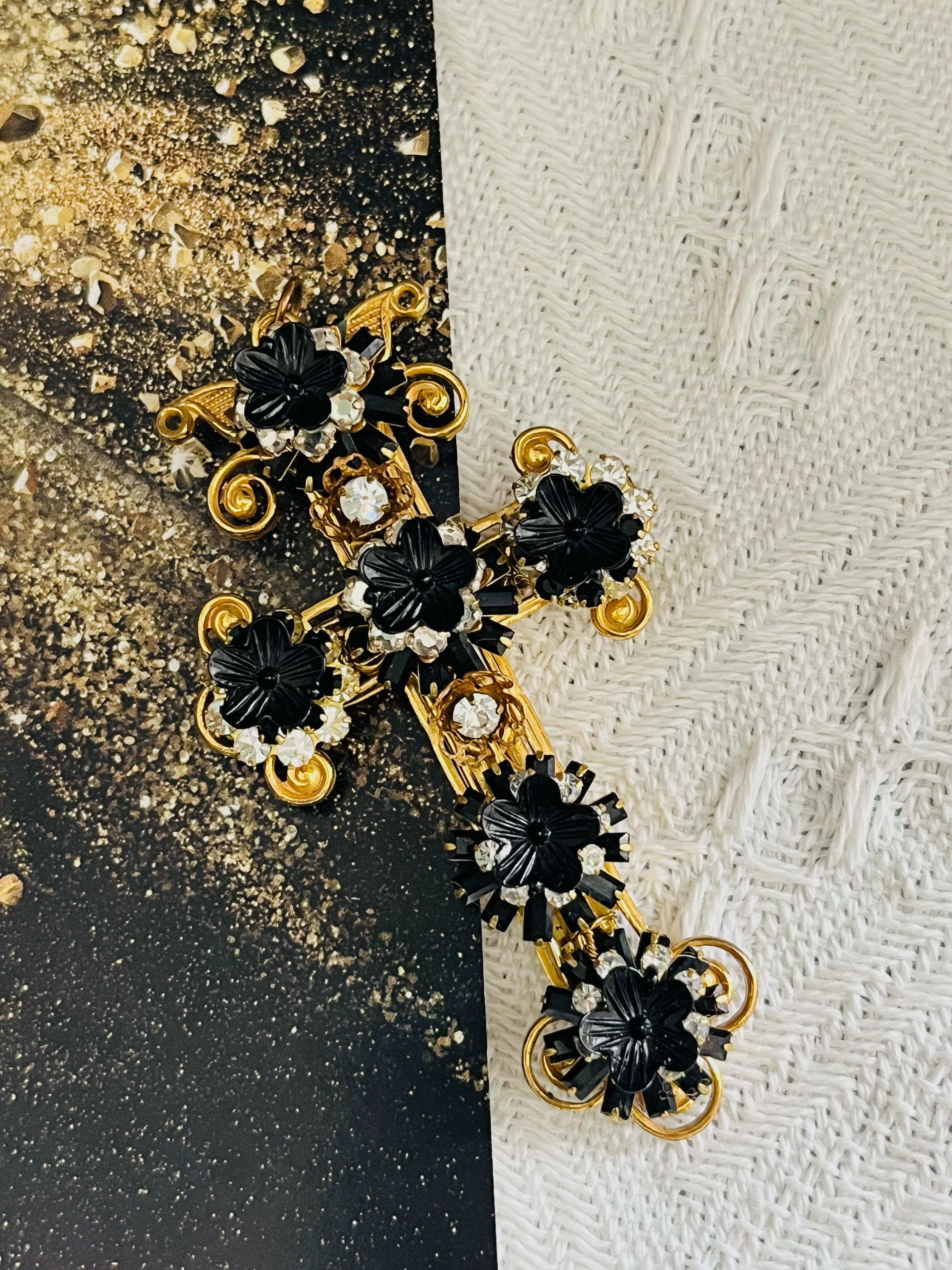 Stanley Hagler Vintage Baroque Gothic 3D Large Long Cross Black Cluster Flower Circle Crystals Pendant Chunky Pendant Charm, Gold Tone

Very good condition. Maybe very light scratches or colour loss, barely noticeable. 100% Genuine.

Signed clearly