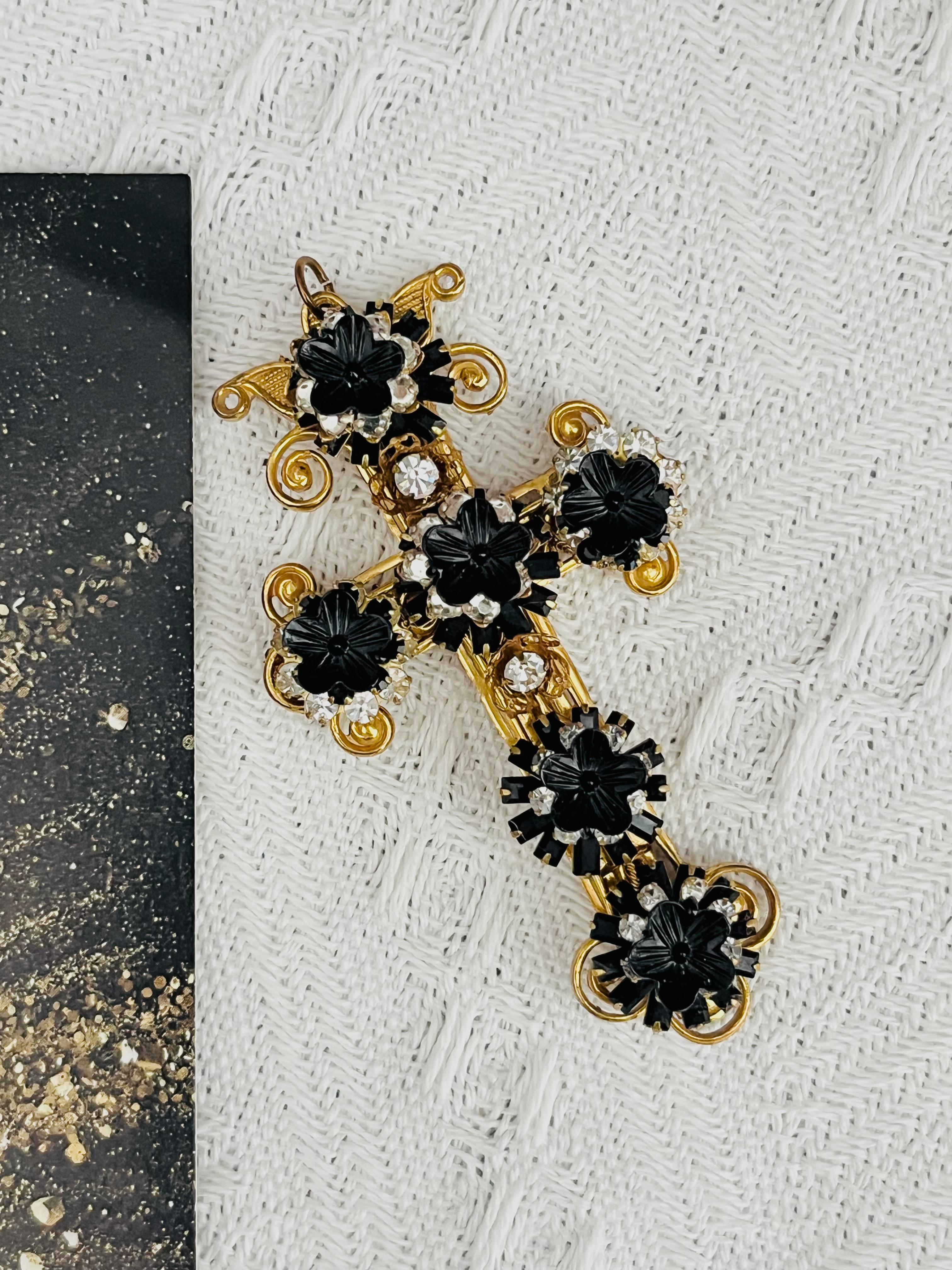 Stanley Hagler Vintage Baroque Gothic Large Cross Black Flower Crystals Pendant In condizioni buone in vendita a Wokingham, England