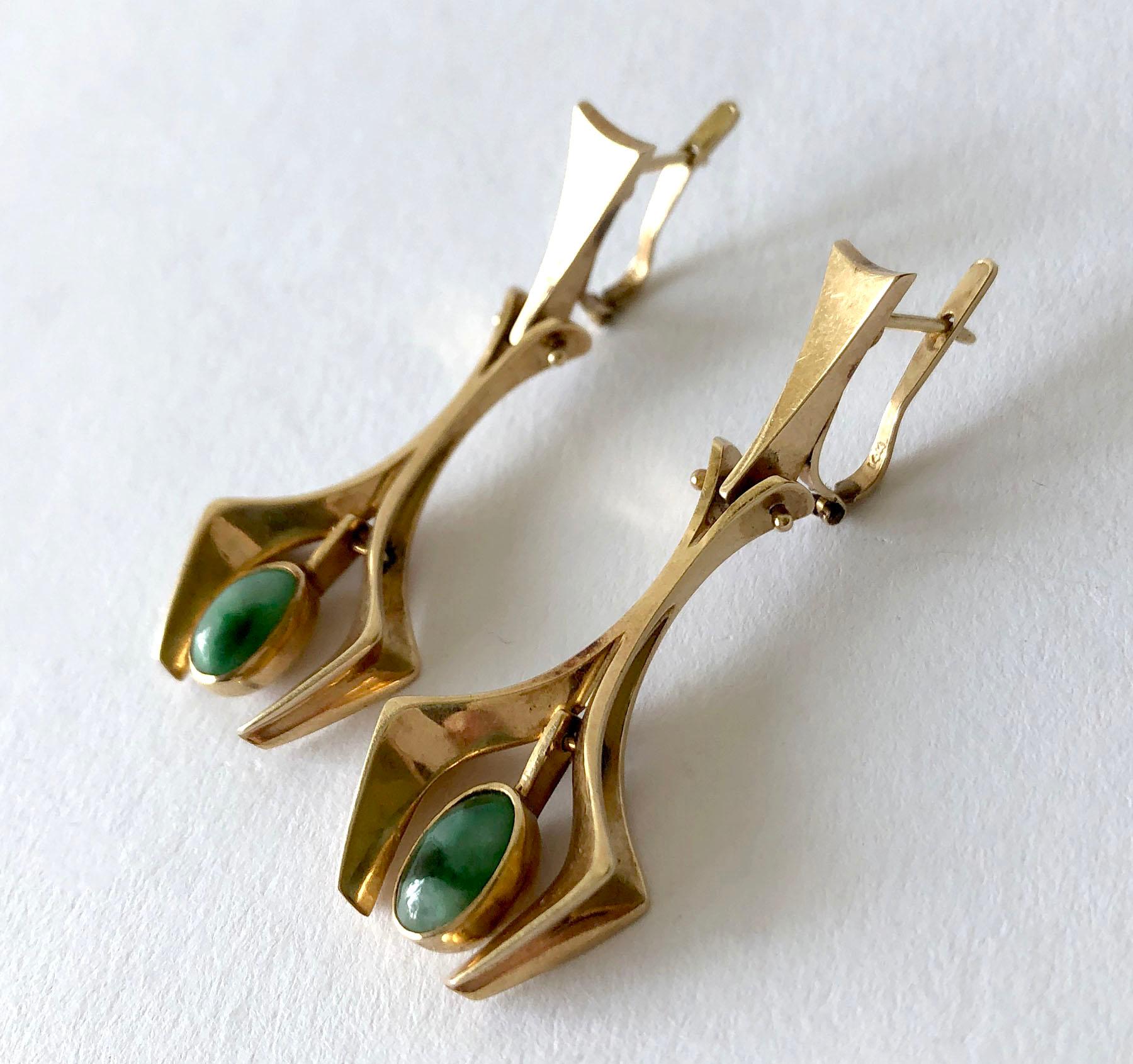 Stanley Lecthzin Gold Jade American Modernist Earrings In Good Condition In Palm Springs, CA