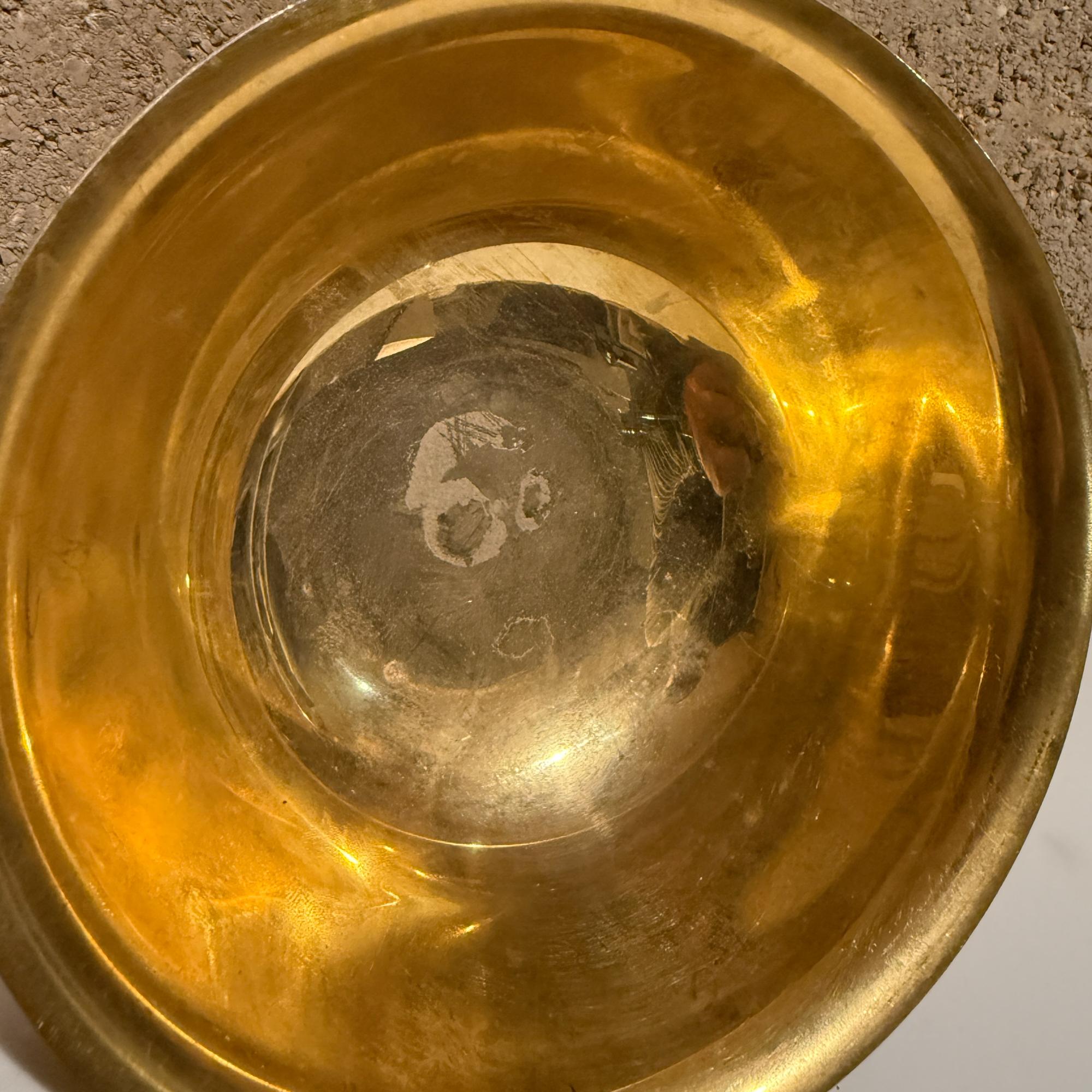 Placcato oro Stanley Roberts Ciotola con piede placcata 24k Hollywood Regency in vendita