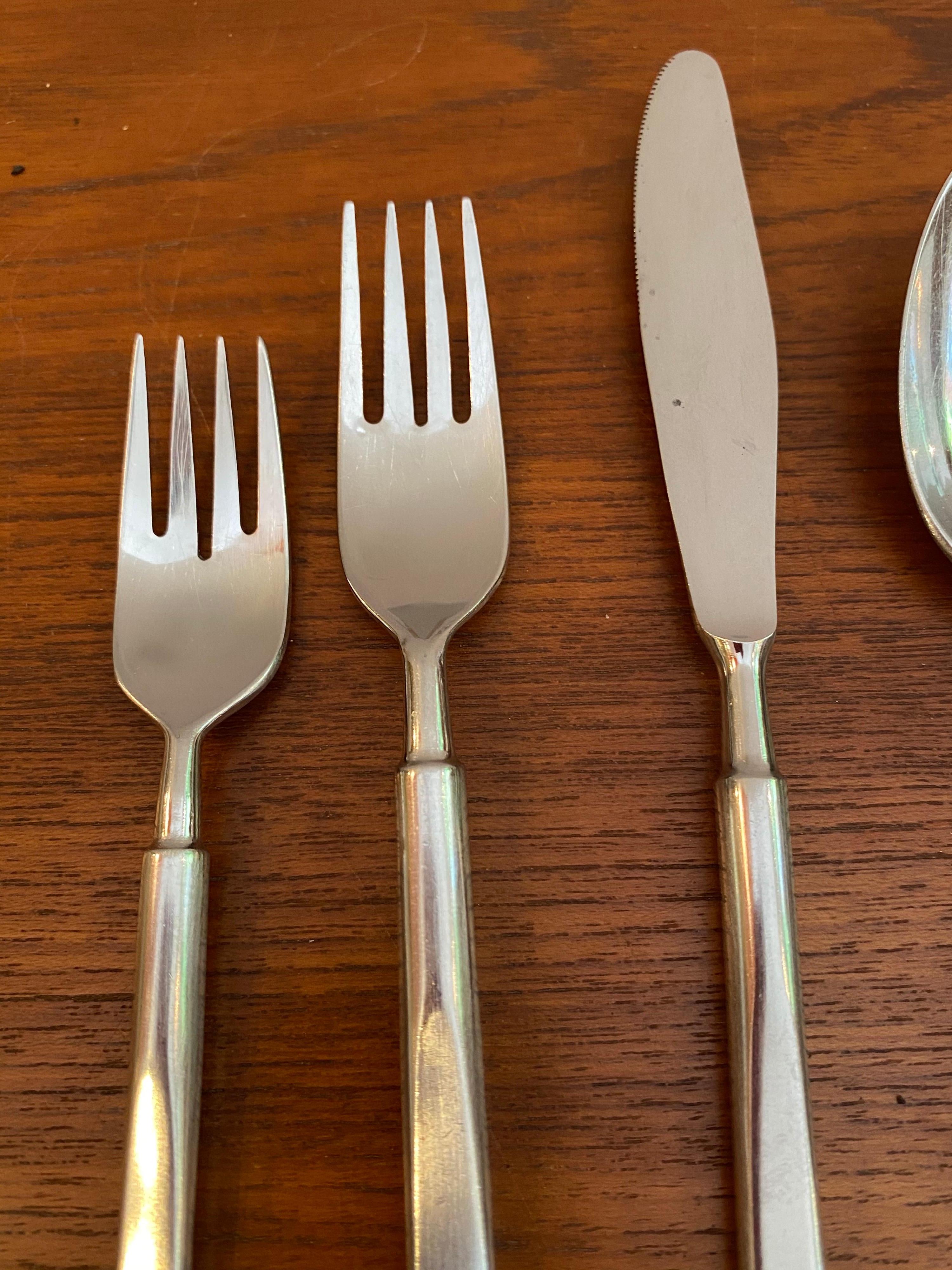 Stanley Roberts flatware set in the style of Erik Herlow. Service for 8 plus a few extras. Based on a set designed by Erik Herlow and produced in Denmark. This set is produced in Japan for the American Flatware Company Dtanley Roberts. Nice