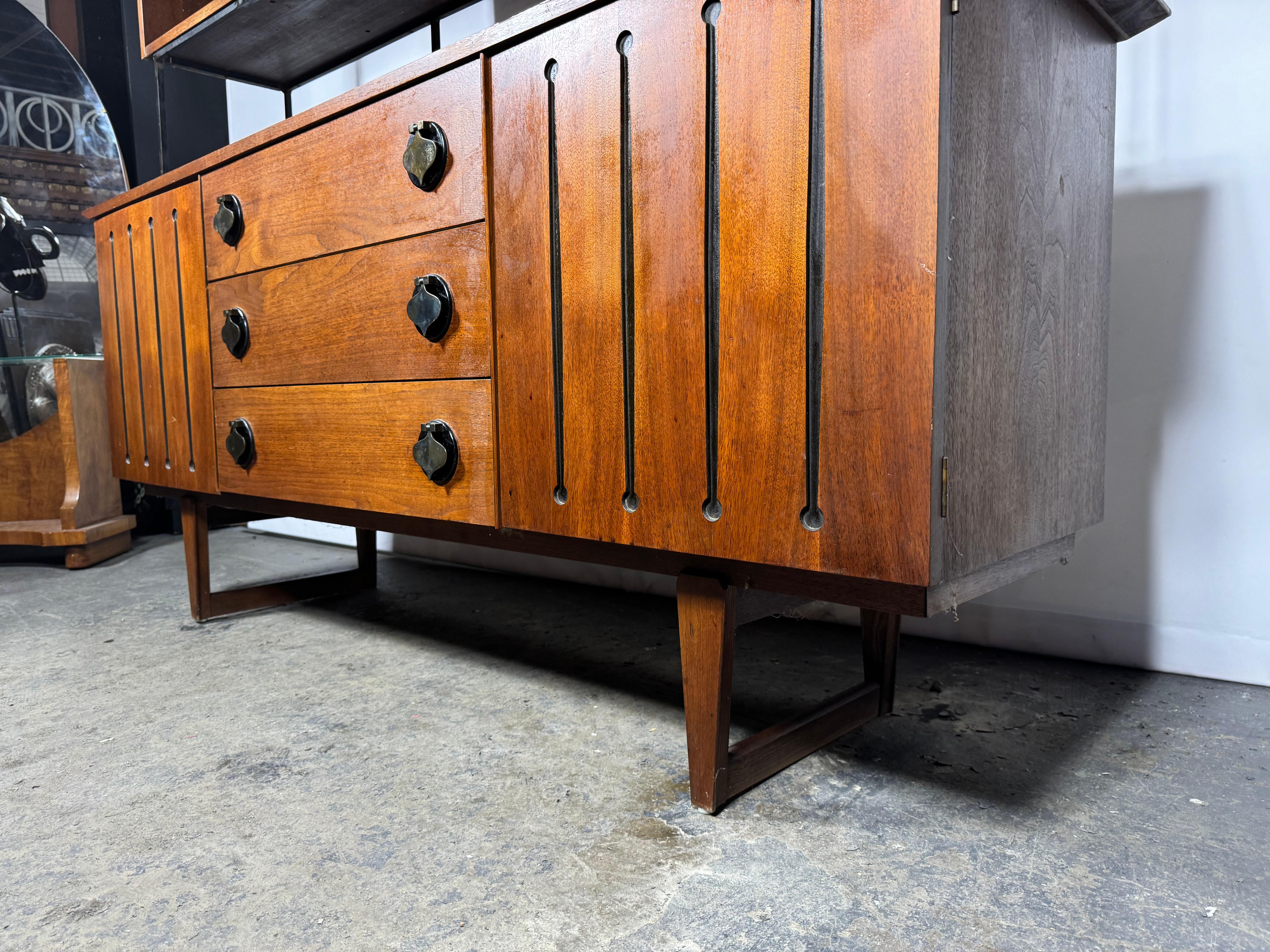 STANLEY WALNUT & Iron Hutch / DIVIDER / WALL UNIT Bêche HAND  Tirettes en vente 1