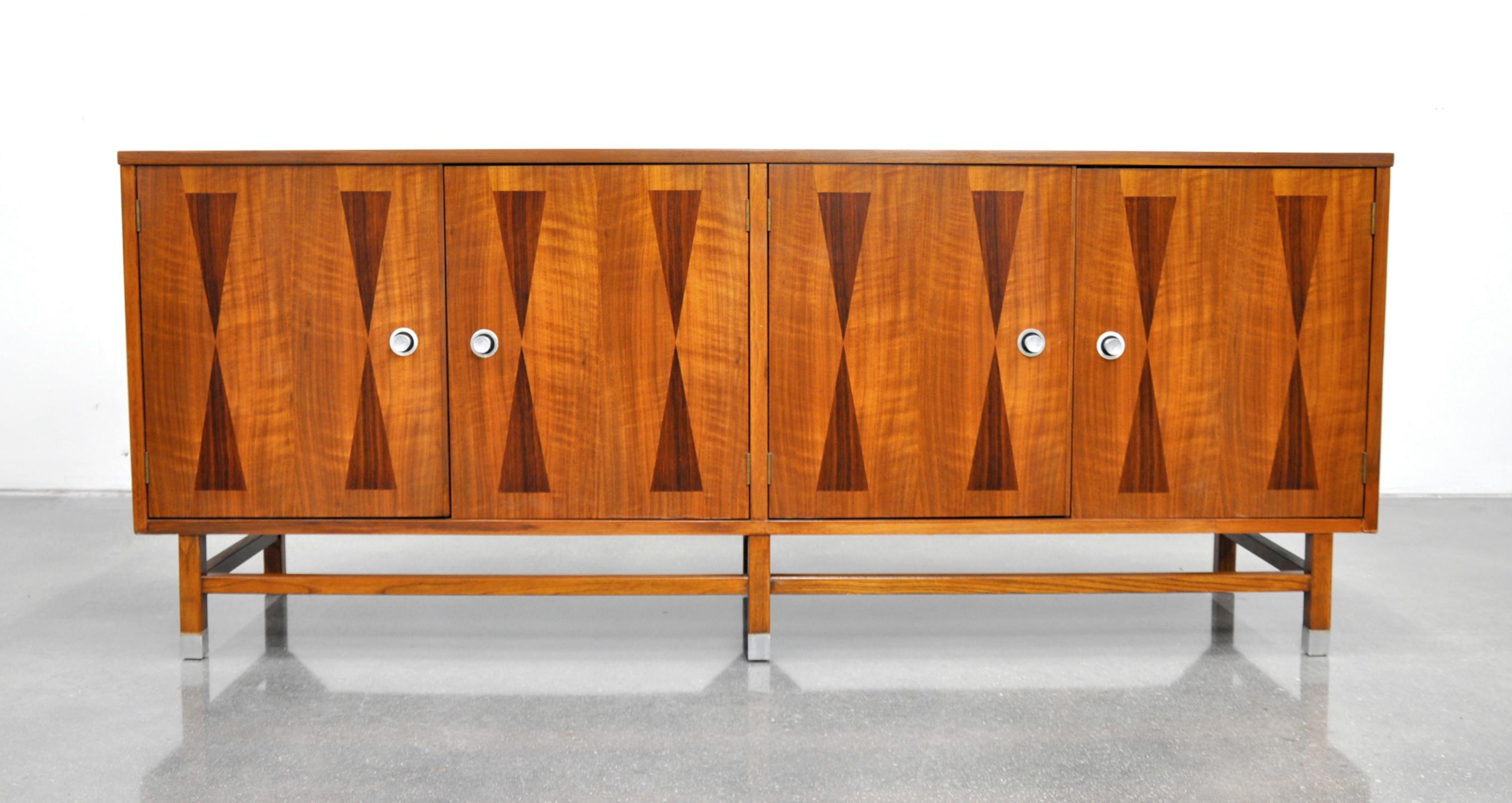 Striking Mid-Century Modern wall unit bar cabinet from Stanley's Linear Precision Group dating from the mid-1960s. The sideboard features a top with rosewood banding and four doors with hourglass rosewood marquetry inlaid fronts, opening to an