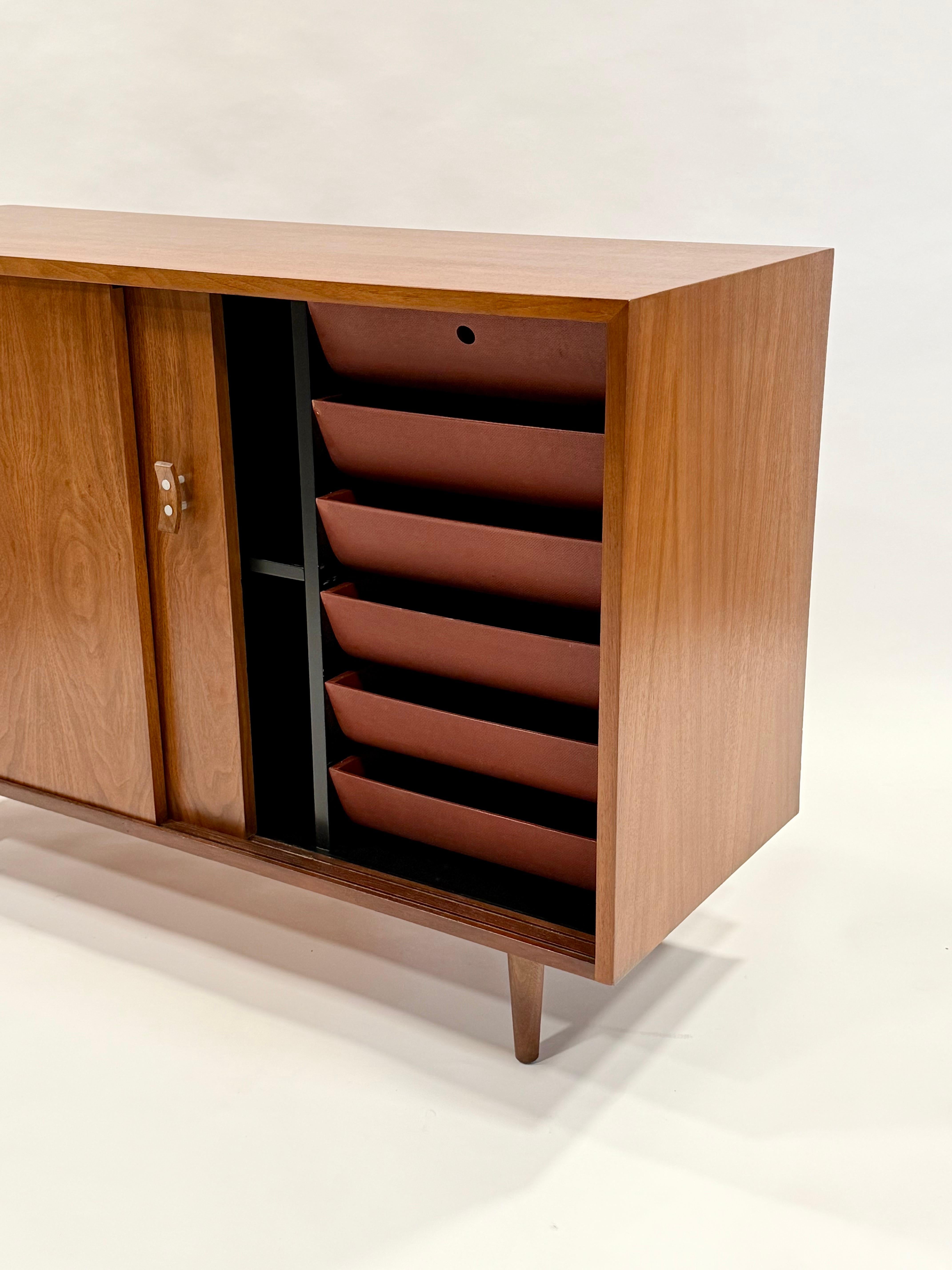 Stanley Young Kabinett für Glenn of California um 1950 (Moderne der Mitte des Jahrhunderts) im Angebot