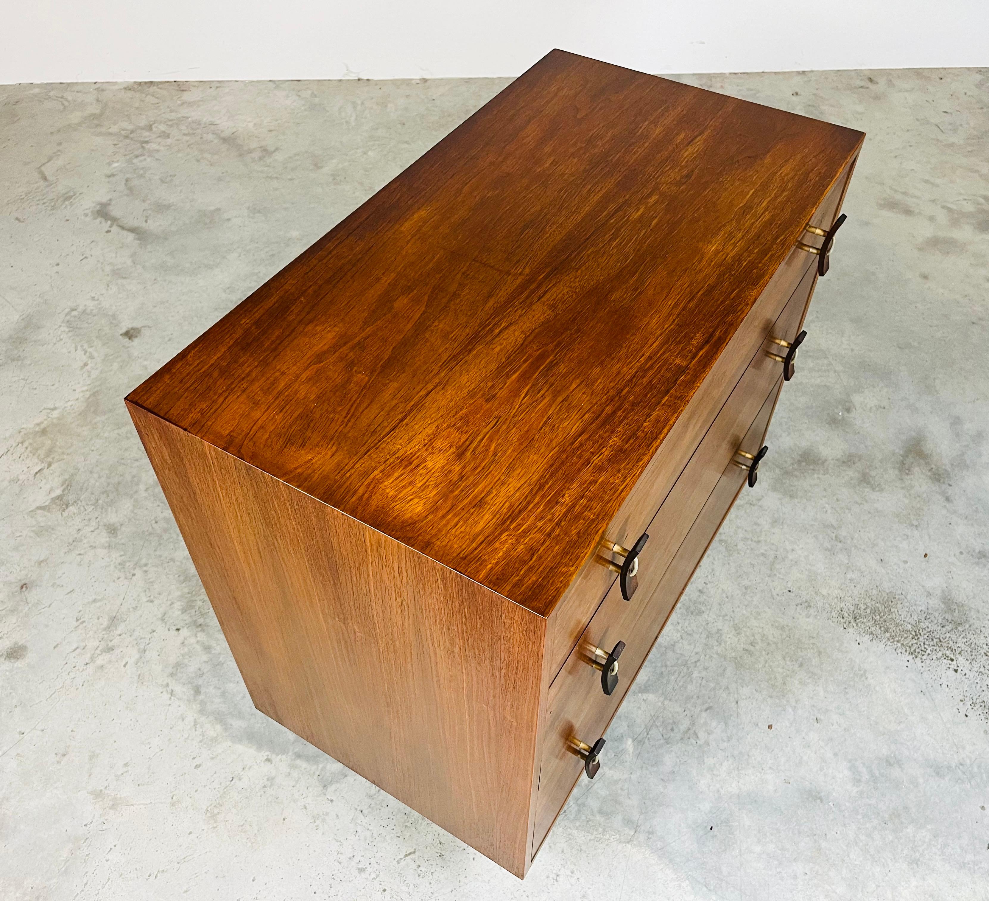 Nickel Stanley Young per Glenn of California - Cassettiera con cassetti in legno curvo in vendita