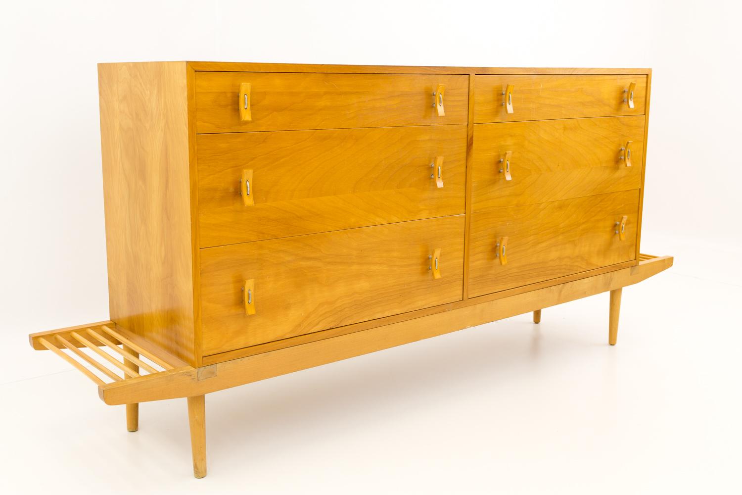 Stanley Young for Glenn of California Mid Century 6 drawer lowboy dresser on Bench

The bench measures 81 long x 18 deep x 11 high and the cabinet that sits on it is 64.75 long x 18 deep x 25.5 high. Overall the piece is 36.5 inches high

All