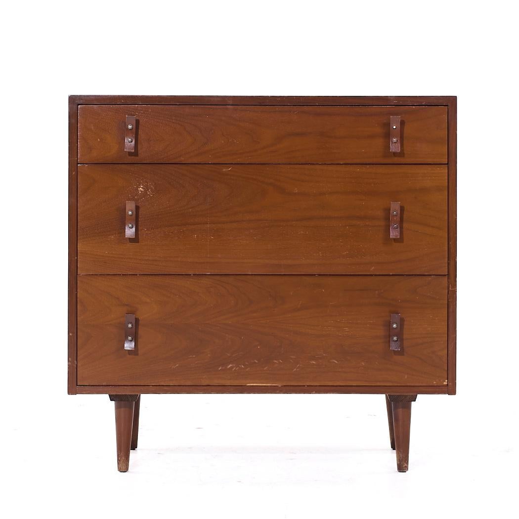 Stanley Young for Glenn of California Mid Century Chest of Drawers Dresser

This chest of drawers measures: 32.75 wide x 18 deep x 32.5 high

All pieces of furniture can be had in what we call restored vintage condition. That means the piece is