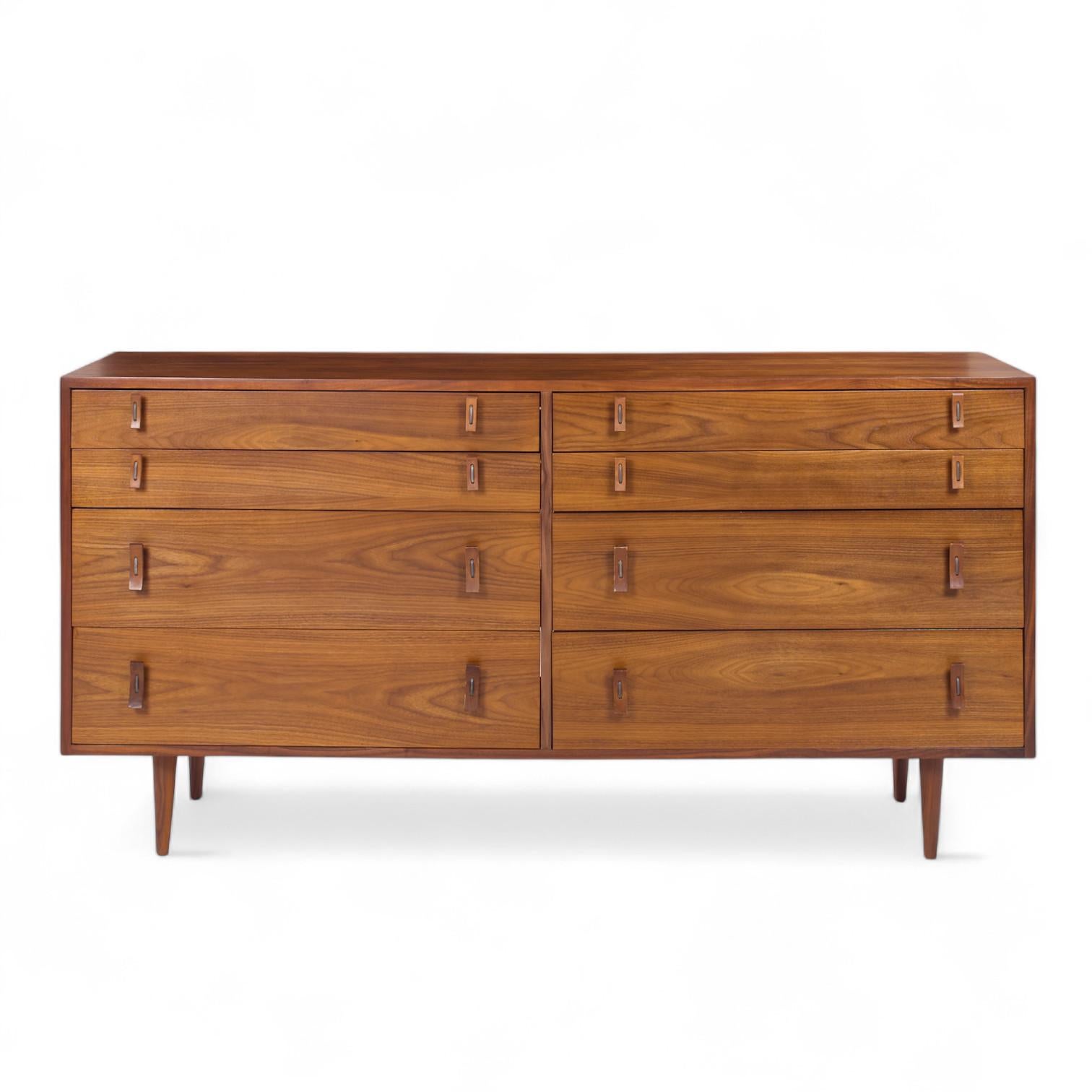 Mid-Century Modern Stanley Young for Glenn of California Mid Century Walnut 8 Drawer Lowboy Dresser For Sale