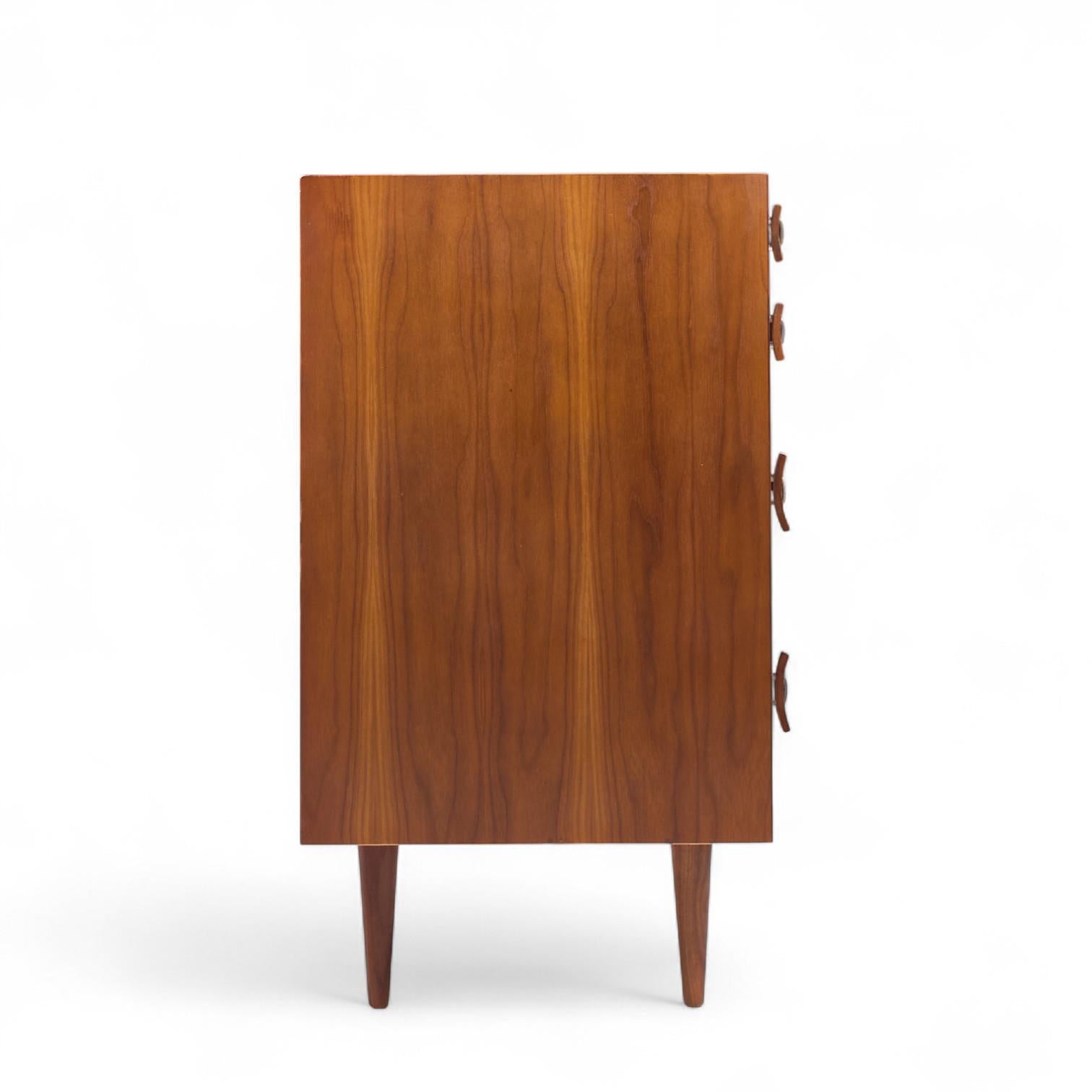Stanley Young for Glenn of California Mid Century Walnut 8 Drawer Lowboy Dresser In Good Condition For Sale In Countryside, IL