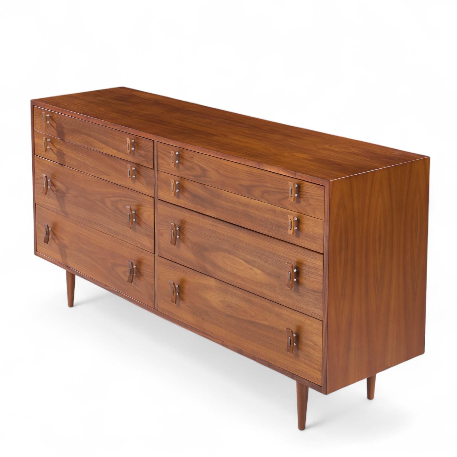 Stanley Young for Glenn of California Mid Century Walnut 8 Drawer Lowboy Dresser For Sale 3
