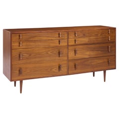 Stanley Young for Glenn of California Mid Century Walnut 8 Drawer Lowboy Dresser (commode basse en noyer à 8 tiroirs)