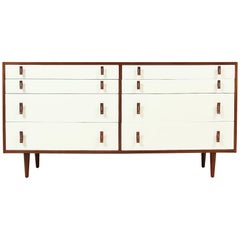 Commode bicolore laquée et en noyer de Stanley Young pour Glenn of California