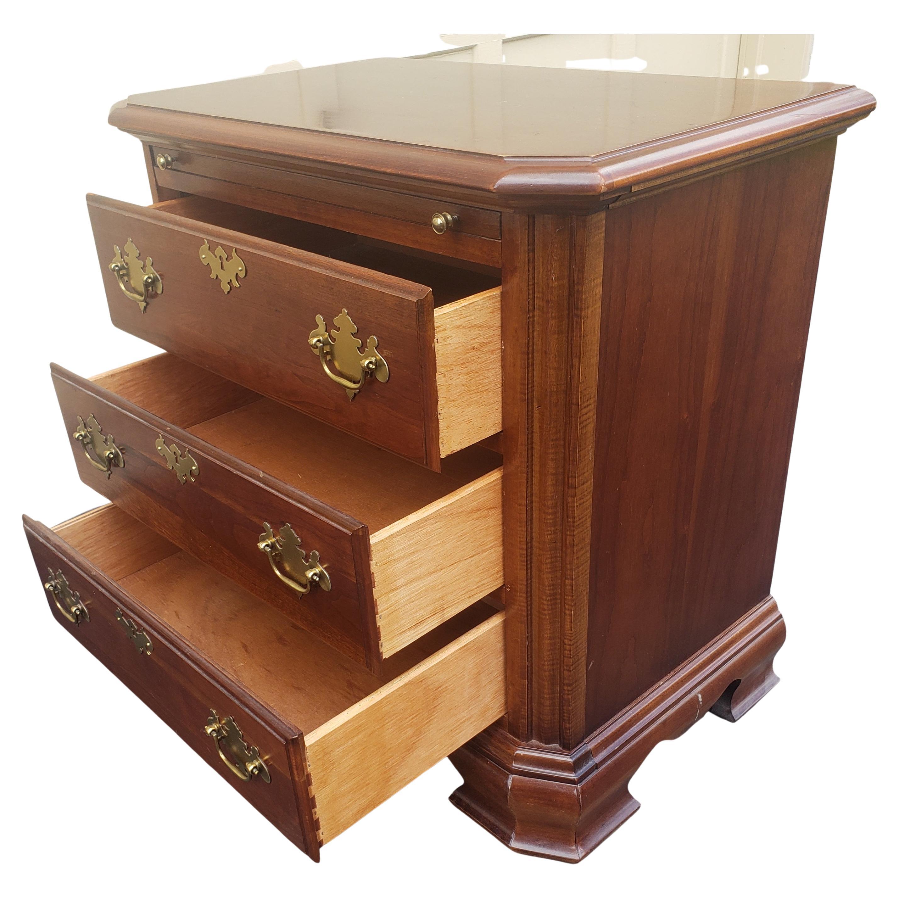 Stanley's American Craftman Collection Bed Side Tables w/ Pull out Tray, a Pair In Good Condition In Germantown, MD