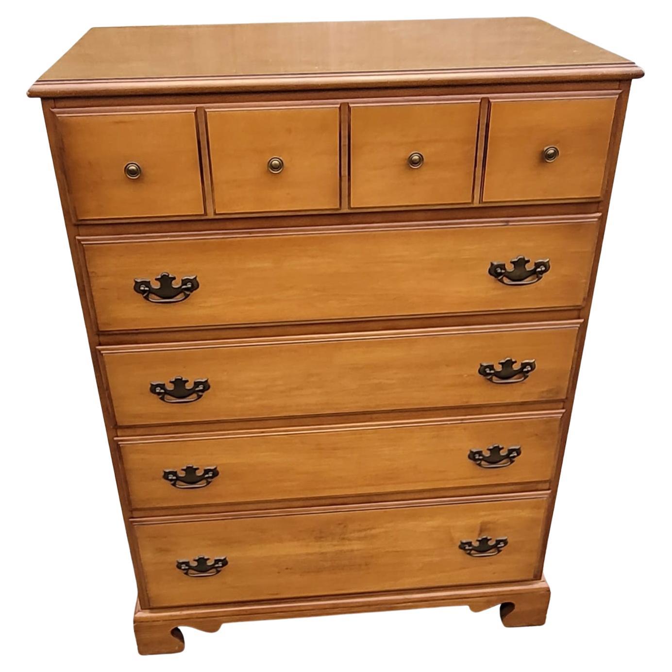 Beautiful set of Stanley's Distinctive Furniture Collection Maple chest of dfrawers.
Properly functioning drawers with dovetail construction.
Measures 36