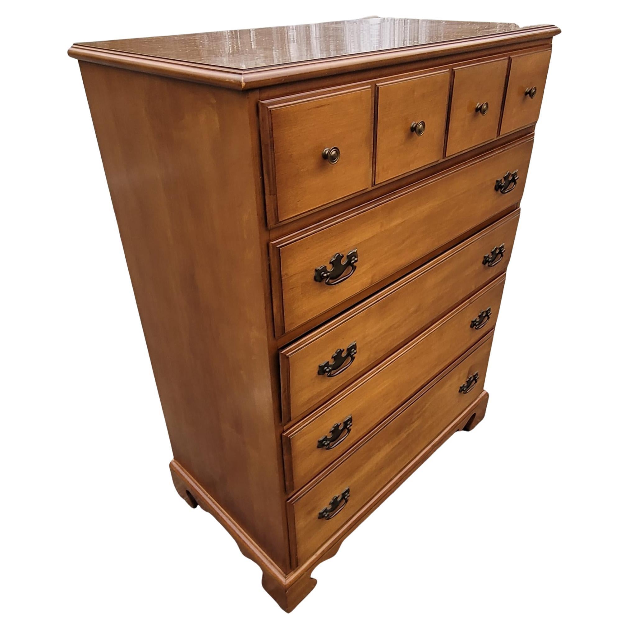 Woodwork Stanley's Distinctive Furniture Collection 5-Drawer Maple Chest of Drawers For Sale