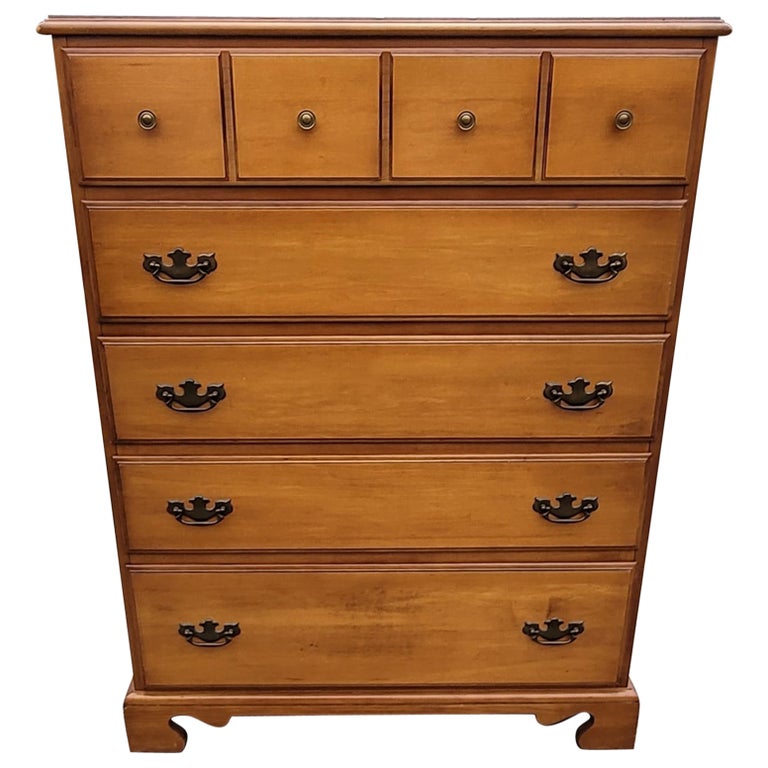 Stanley's Distinctive Furniture Collection 5-Drawer Maple Chest of Drawers Stanley's Distinctive Furniture Collection 5-Drawer Maple Chest of Drawers