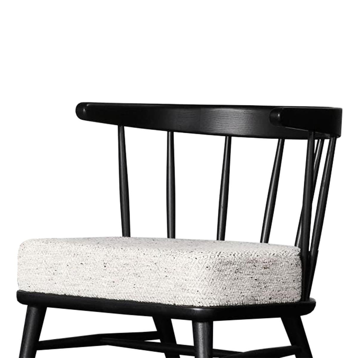 Chair Stanton all in solid ashwood in black finish
with 1 cushion seat, upholstered with foam and
covered with white and grey fabric.
Also available with other fabrics on request.
 