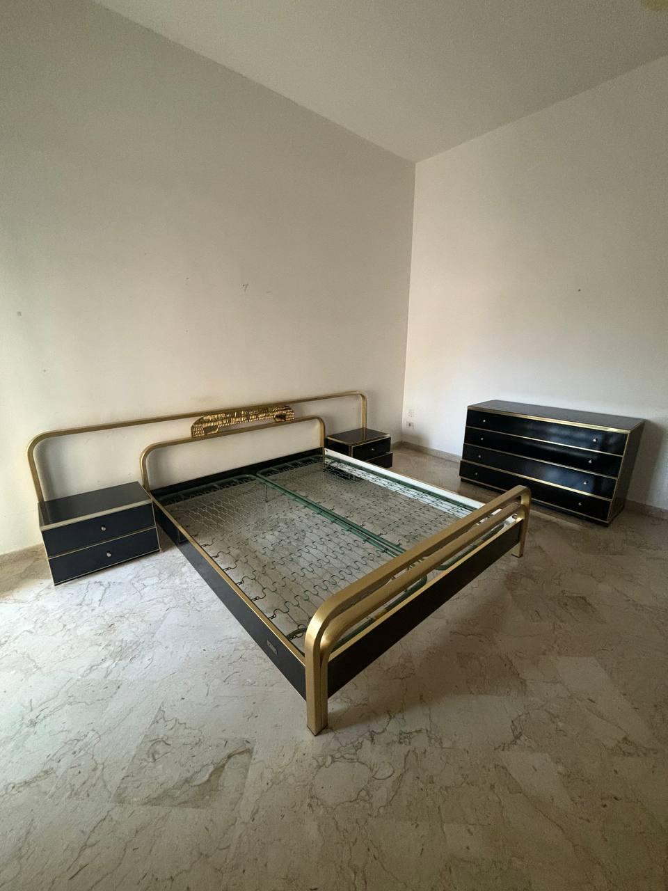 20th Century Elegant bedroom complete sculpture with engraved brass signature 20th century. For Sale