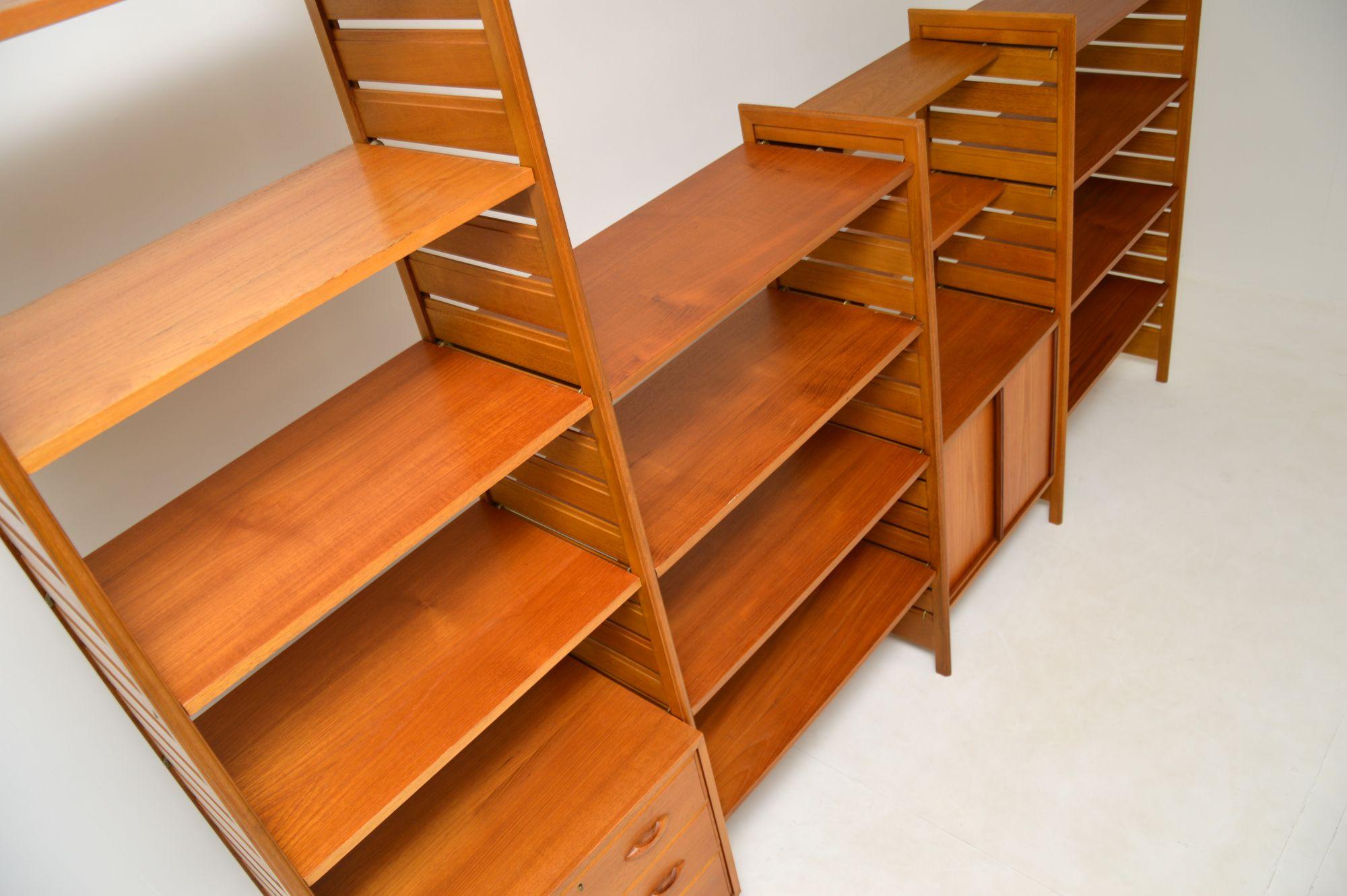 Staples Ladderax Vintage Bookcase / Cabinet / Room Divider in Teak In Good Condition In London, GB