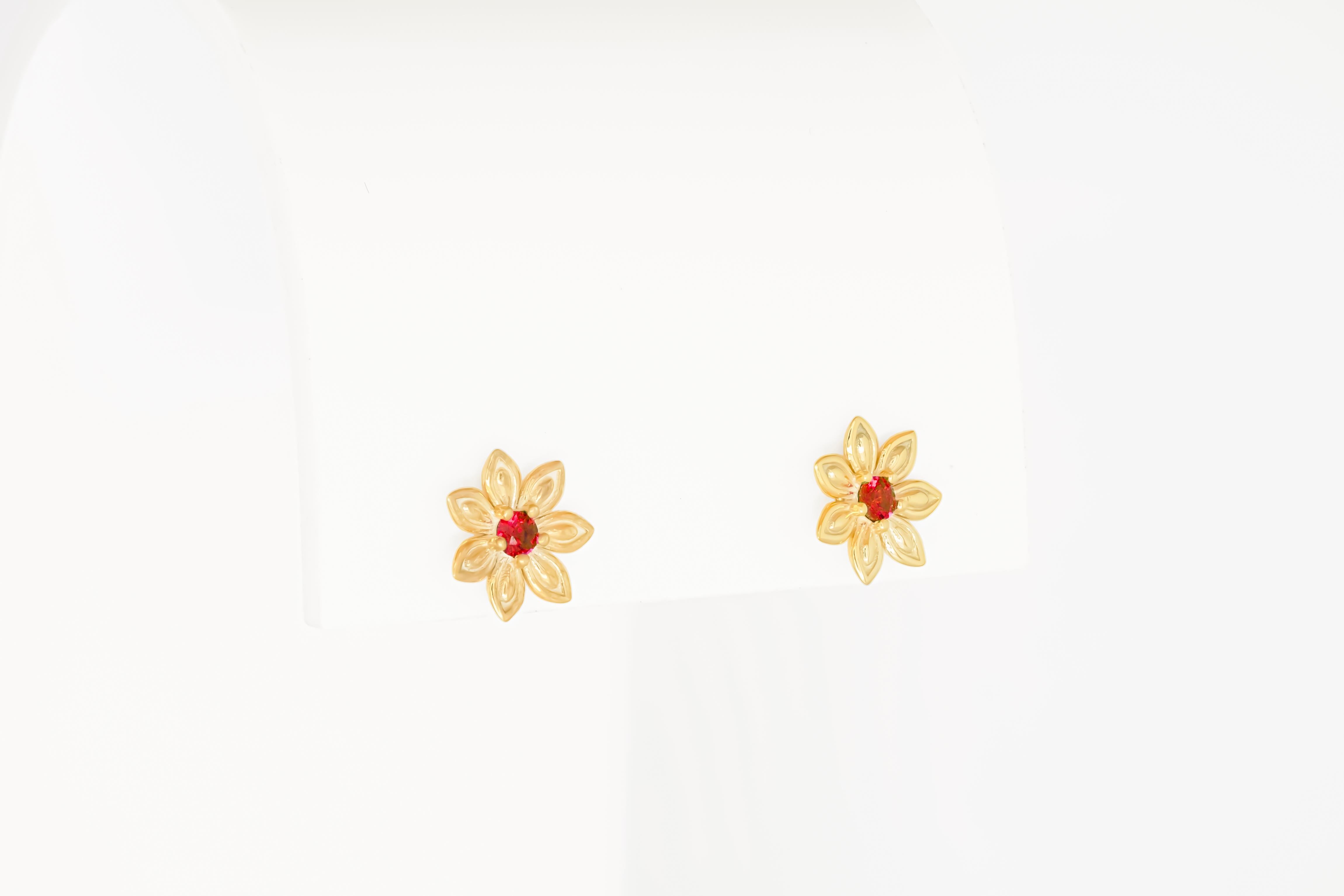 Star Anise Flower 14k gold earrings.  For Sale 3