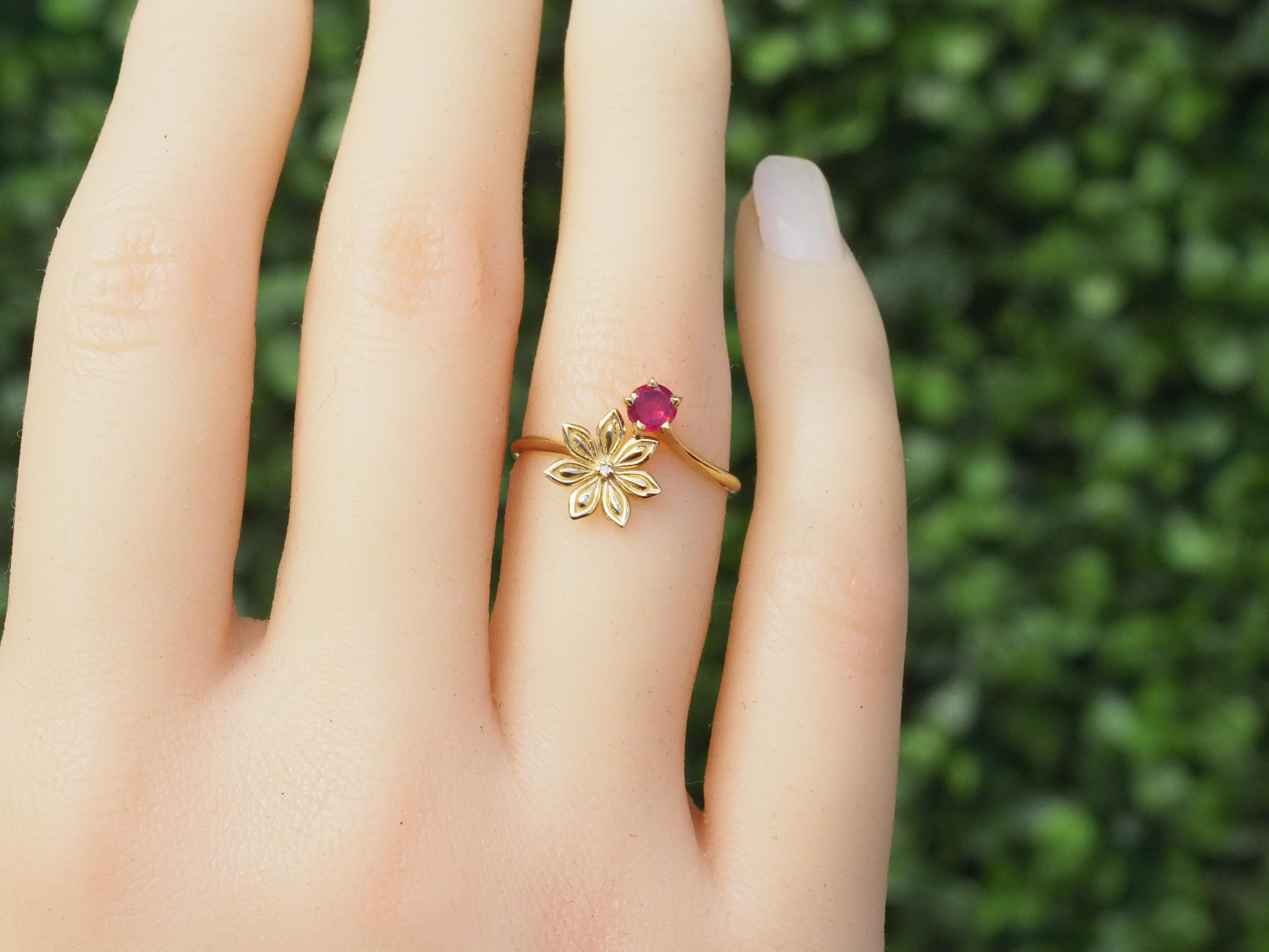 Modern Star Anise Flower ring with ruby.  For Sale