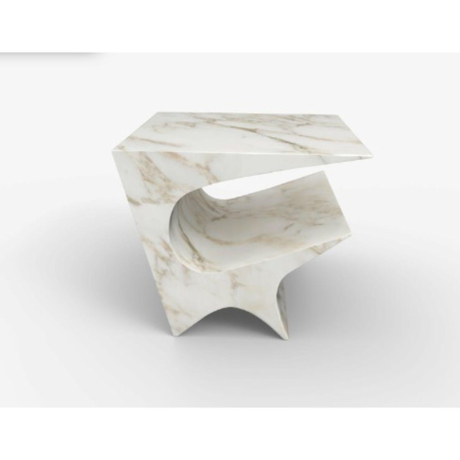 Star axis side table in marble by Neal Aronowitz Design
Dimensions: D 61 x W 55.9 x H 50.8 cm
Materials: Marble.
Custom sizes and colors are available. 

This modern, minimalist side table by award-winning artist/designer Neal Aronowitz is a