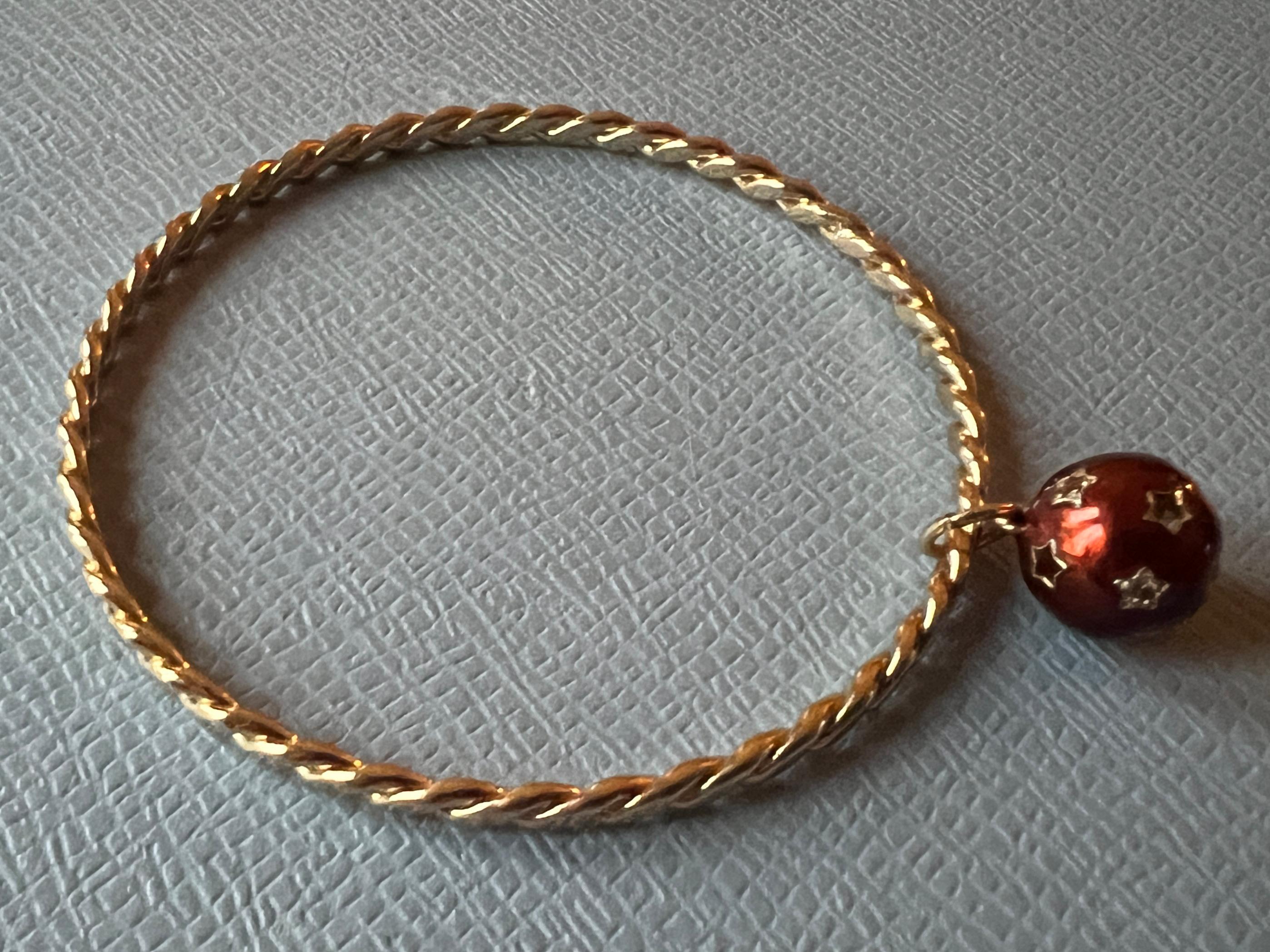 Bracciale a forma di stella con diamante e smalto rosso in stile vittoriano In condizioni Nuovo in vendita a Los Angeles, CA