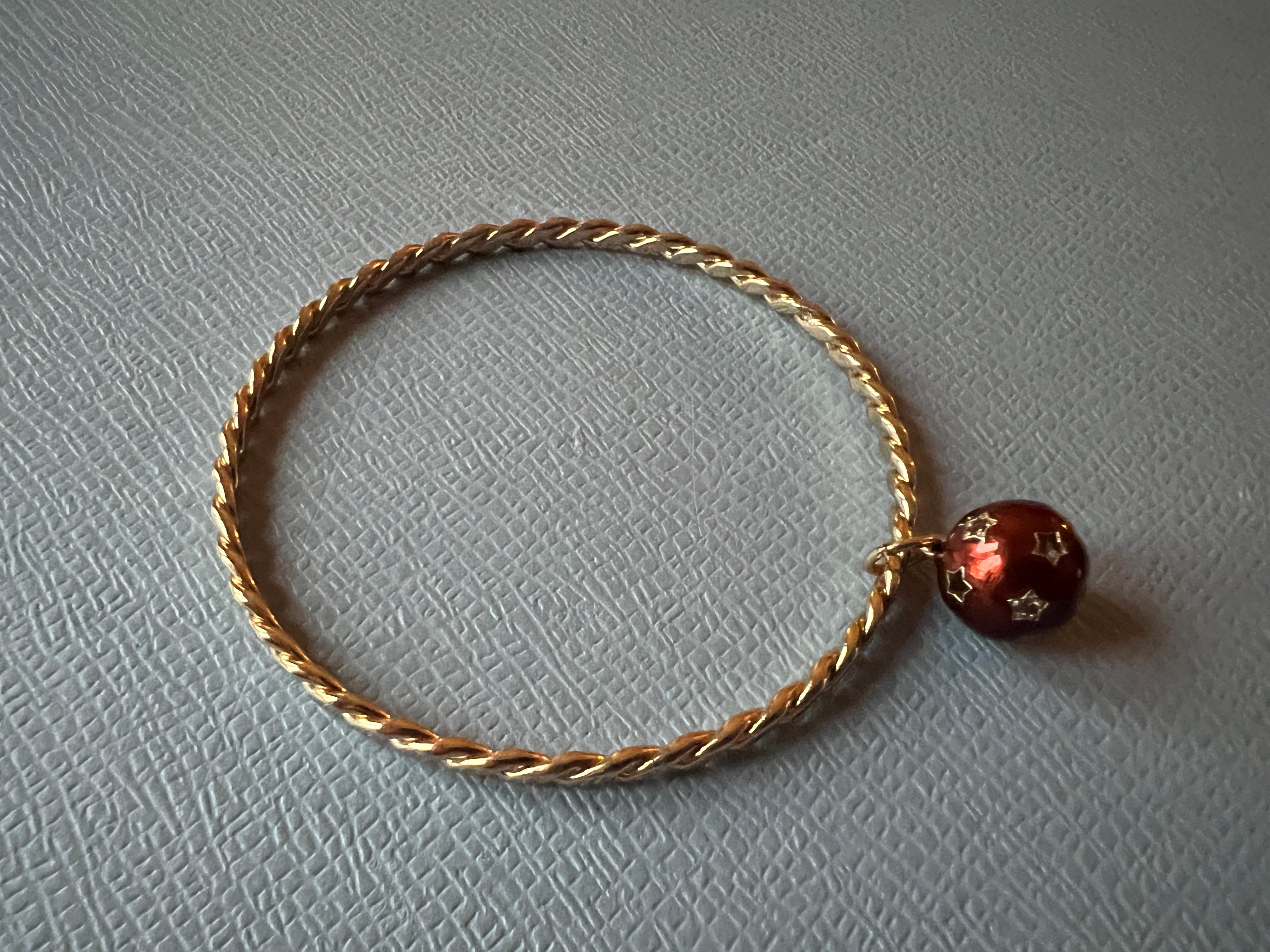 Donna Bracciale a forma di stella con diamante e smalto rosso in stile vittoriano in vendita