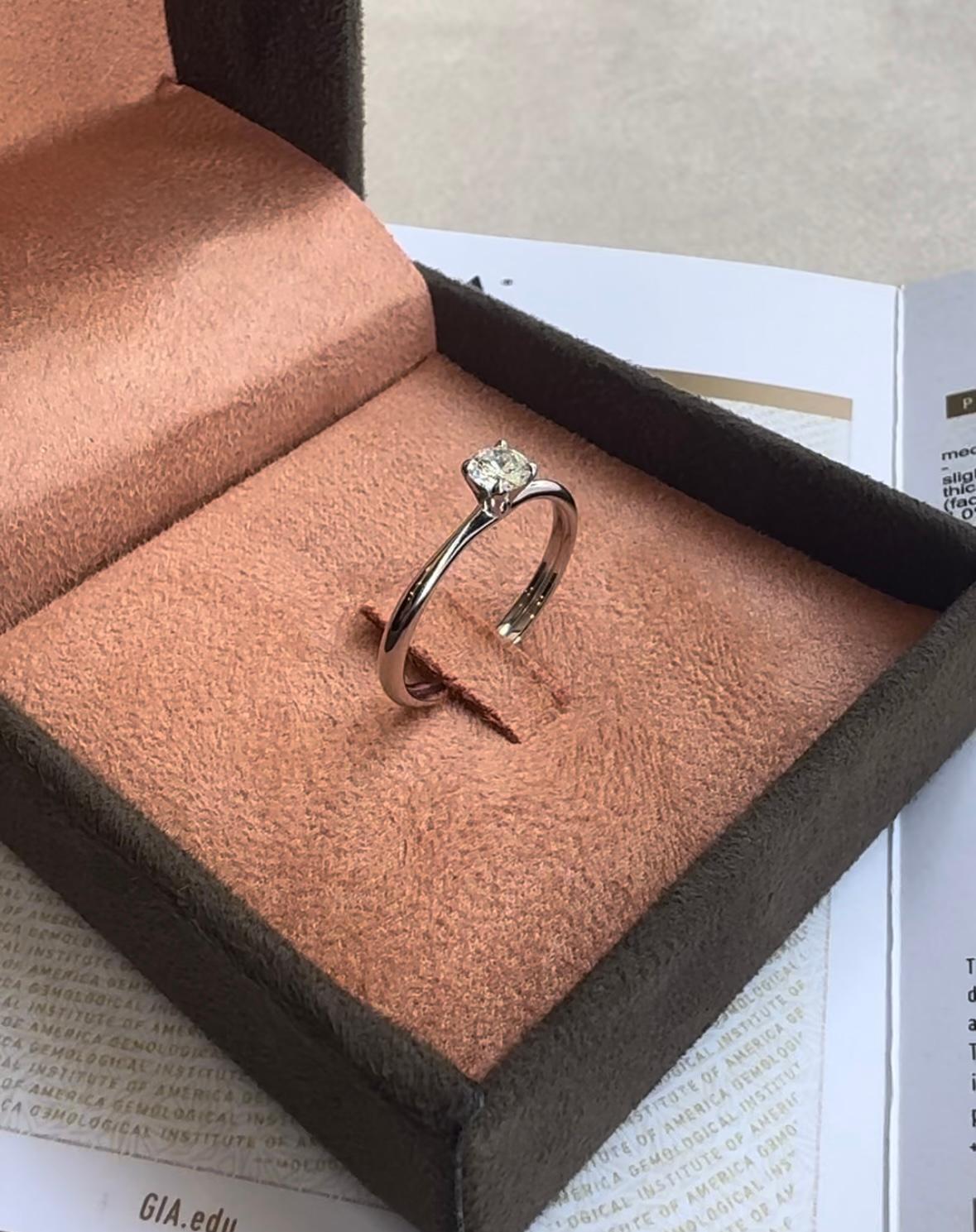 Star Blaze Solitär 18k Weißgold - 0,3ct GIA Diamant - von Crayons Sao Paulo (Rundschliff) im Angebot