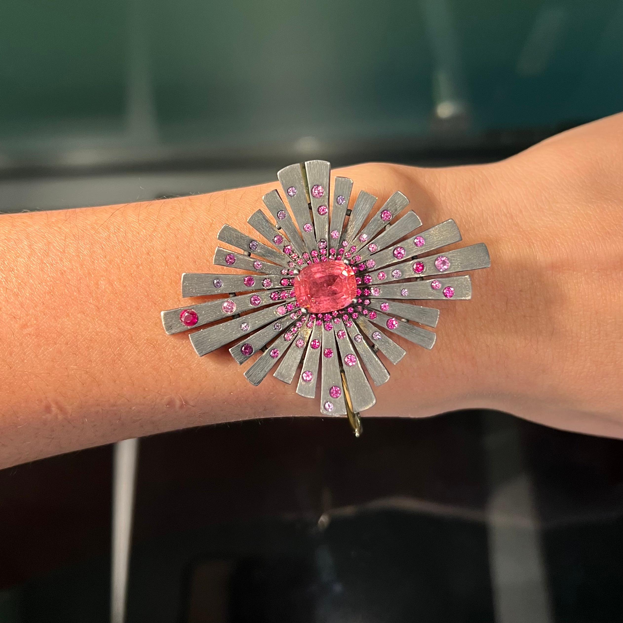 Taglio grezzo Bracciale Stella in oro, argento e zaffiri rosa in vendita