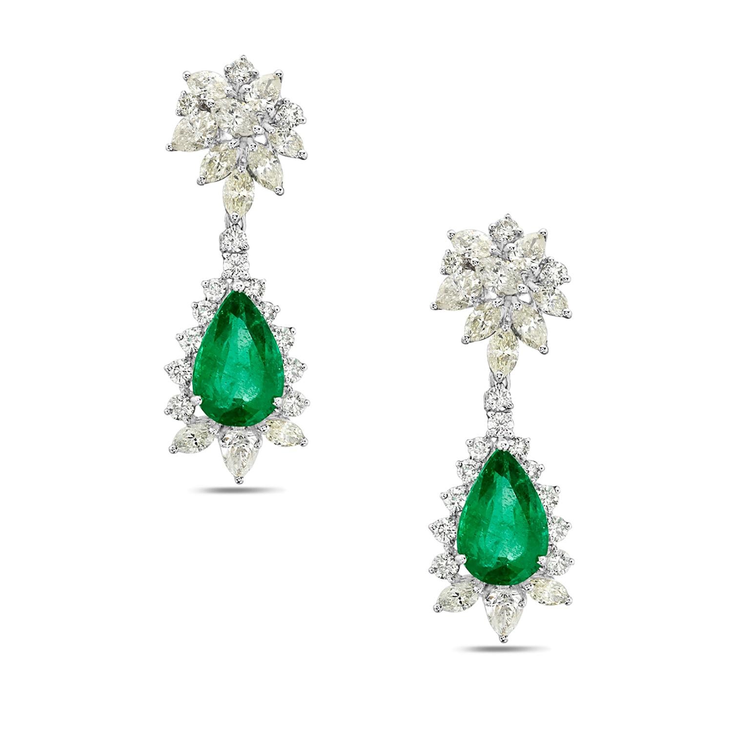 Orecchini Star Burst con smeraldo dello Zambia a forma di pera e diamanti VS Fancy In condizioni Nuovo in vendita a New York, NY