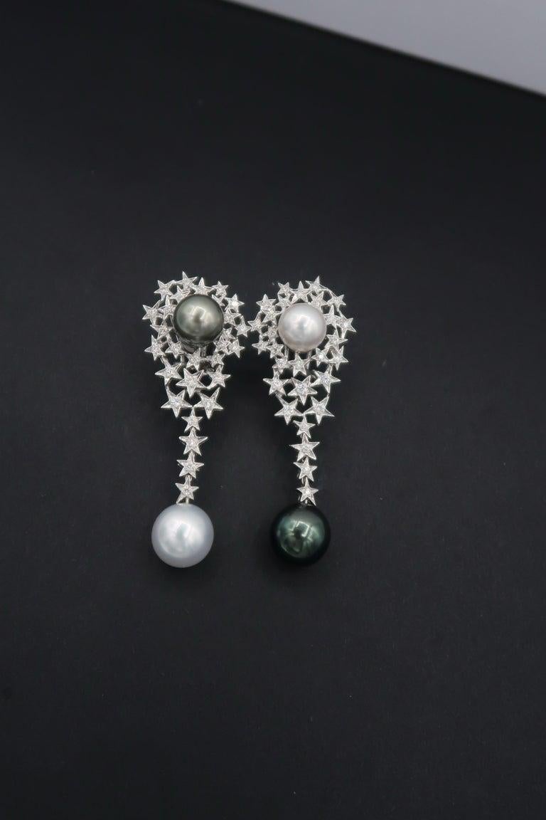 Star Cluster Diamond Long Earrings in 18K Gold with White South Sea Pearls and Tahitian Pearls
Omega backings

Length : 6.5cms.

Diamond : 1.17ct.
Gold : 18K White Gold 21.01g.
Pearl : 2 pcs White South Sea Pearls and 2 pcs Tahitian Pearls