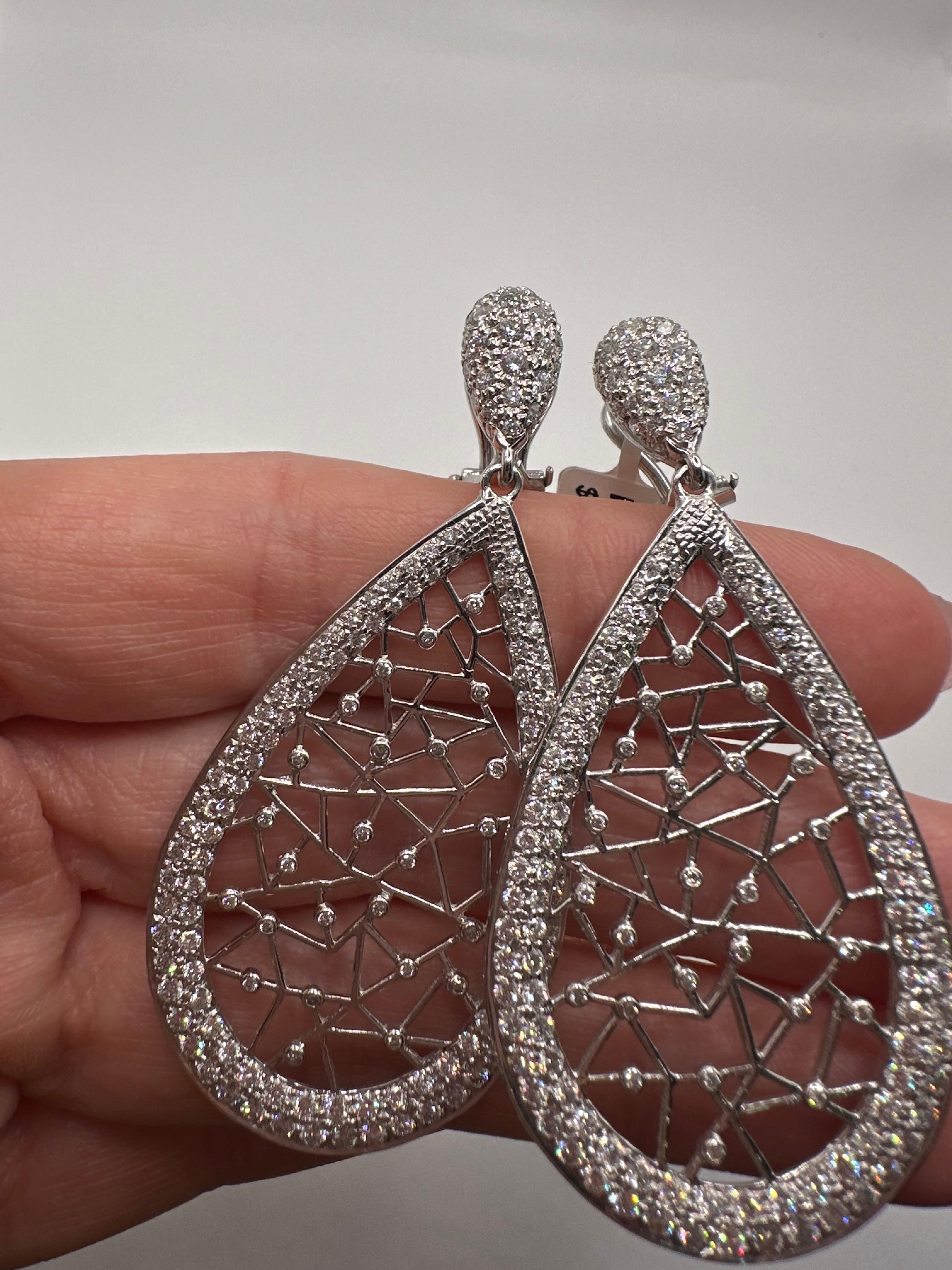 Boucles d'oreilles étoile constellation diamant boucles d'oreilles cocktail en or 18 carats Unisexe en vente