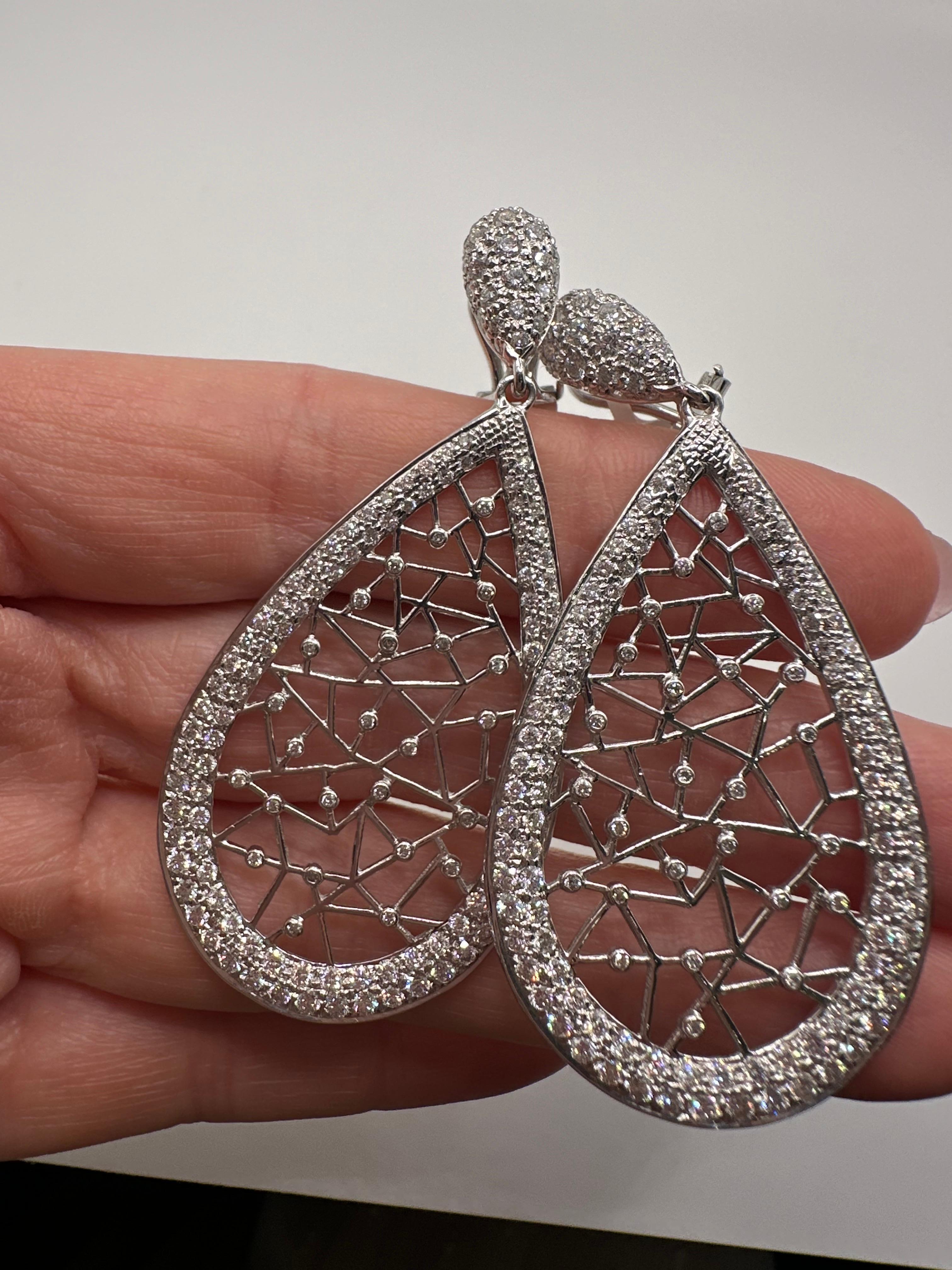 Boucles d'oreilles étoile constellation diamant boucles d'oreilles cocktail en or 18 carats en vente 2