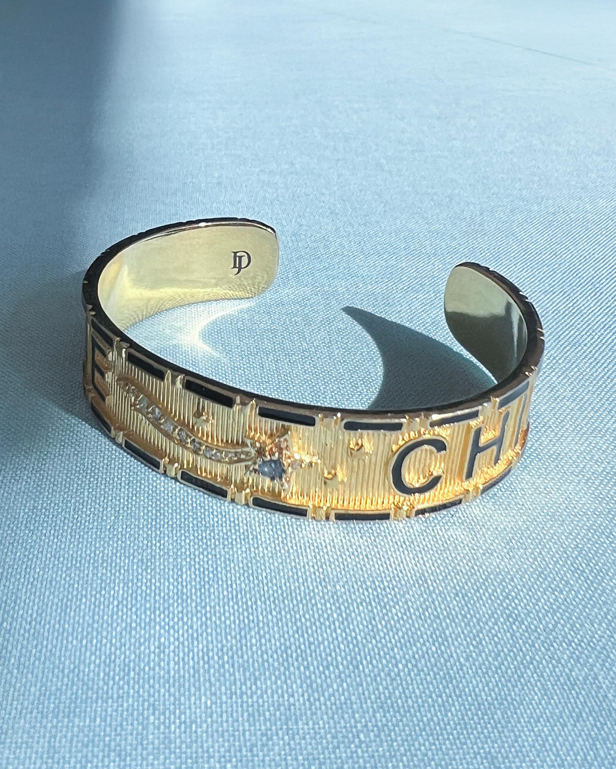 Star Manschettenarmband Blauer Saphir Diamant Göttliches Kind im Zustand „Neu“ im Angebot in Los Angeles, CA