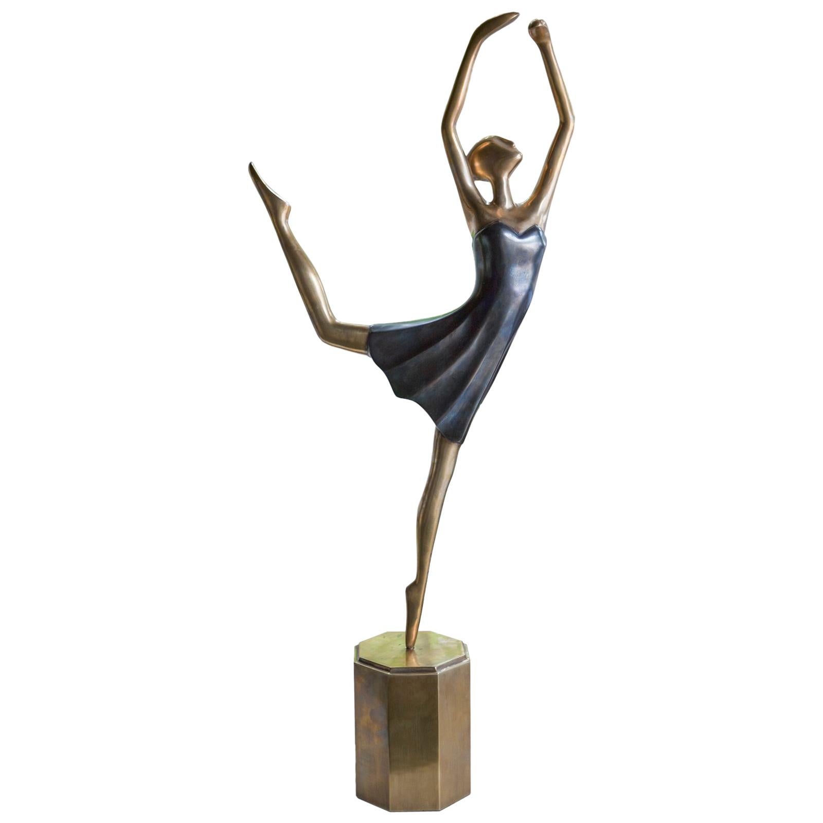 Sculpture d'une danseuse étoile en vente