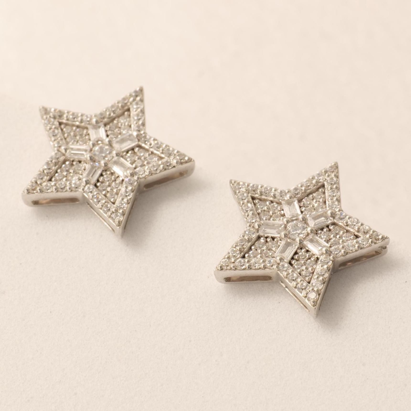 Boucles d'oreilles étoile en or massif 14K (certifié) Neuf - En vente à New Delhi, DL