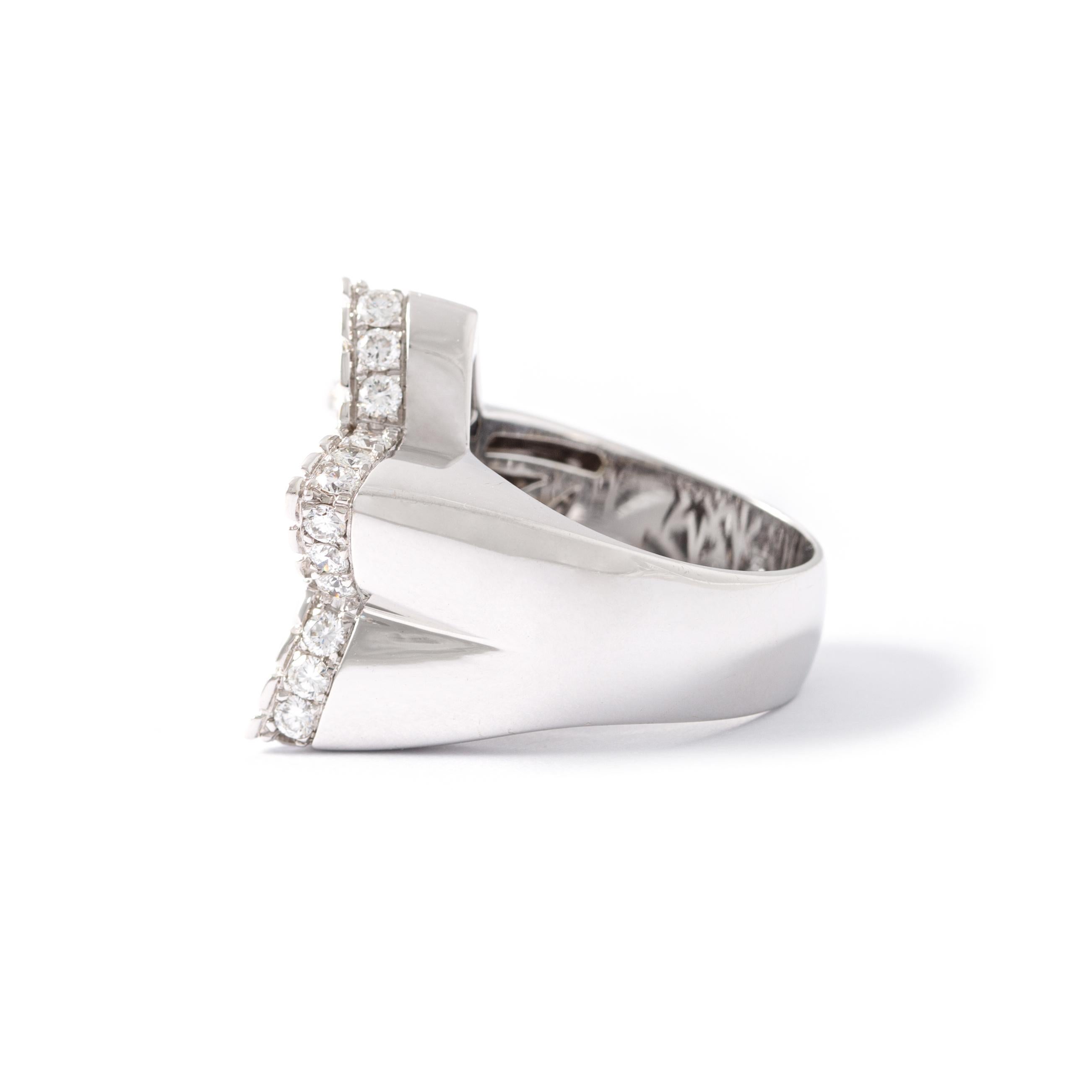 Round Cut Star Diamond White Gold Ring For Sale