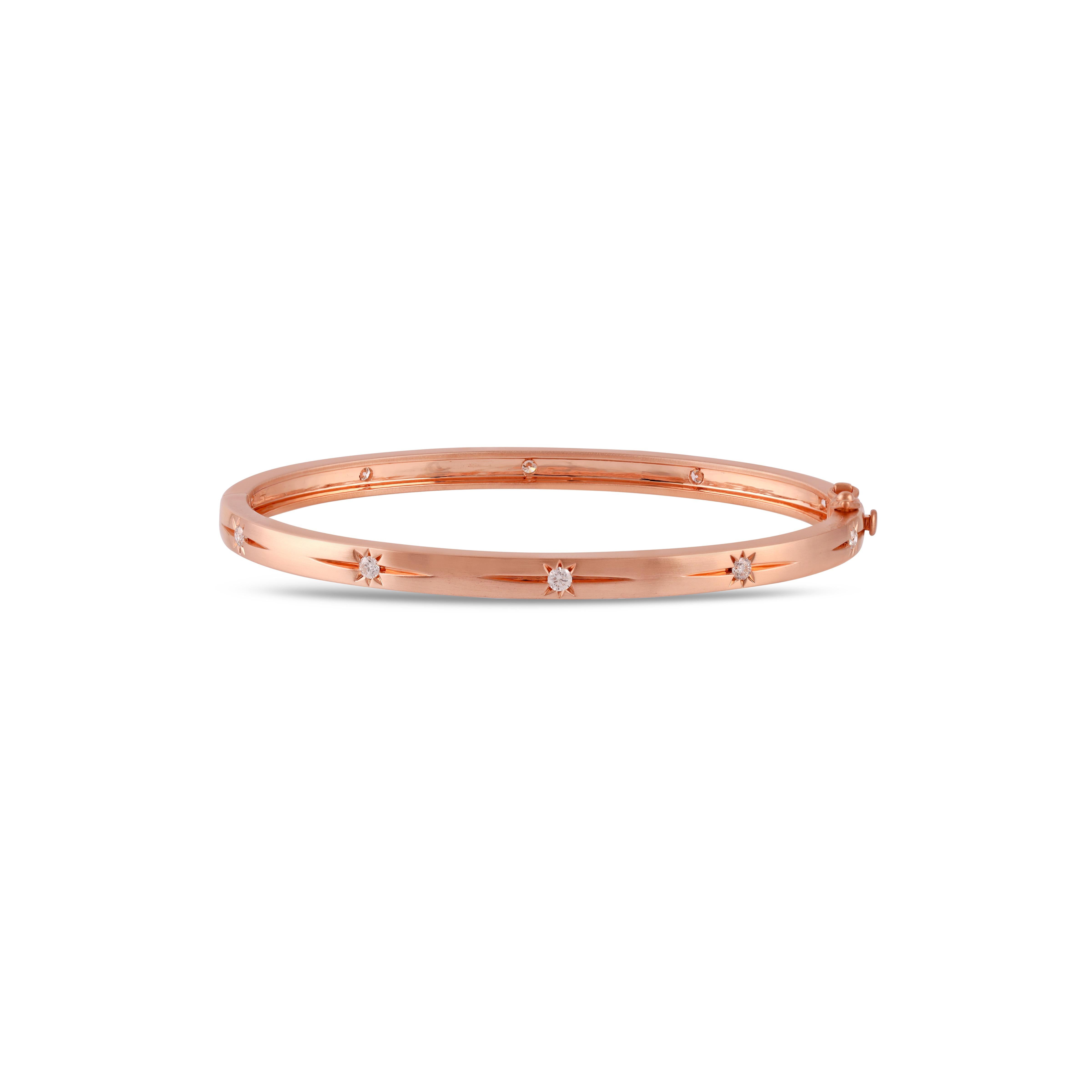 Taille ronde Bracelet jonc étoilé en or rose 18 carats avec finition étoile de diamant  en vente