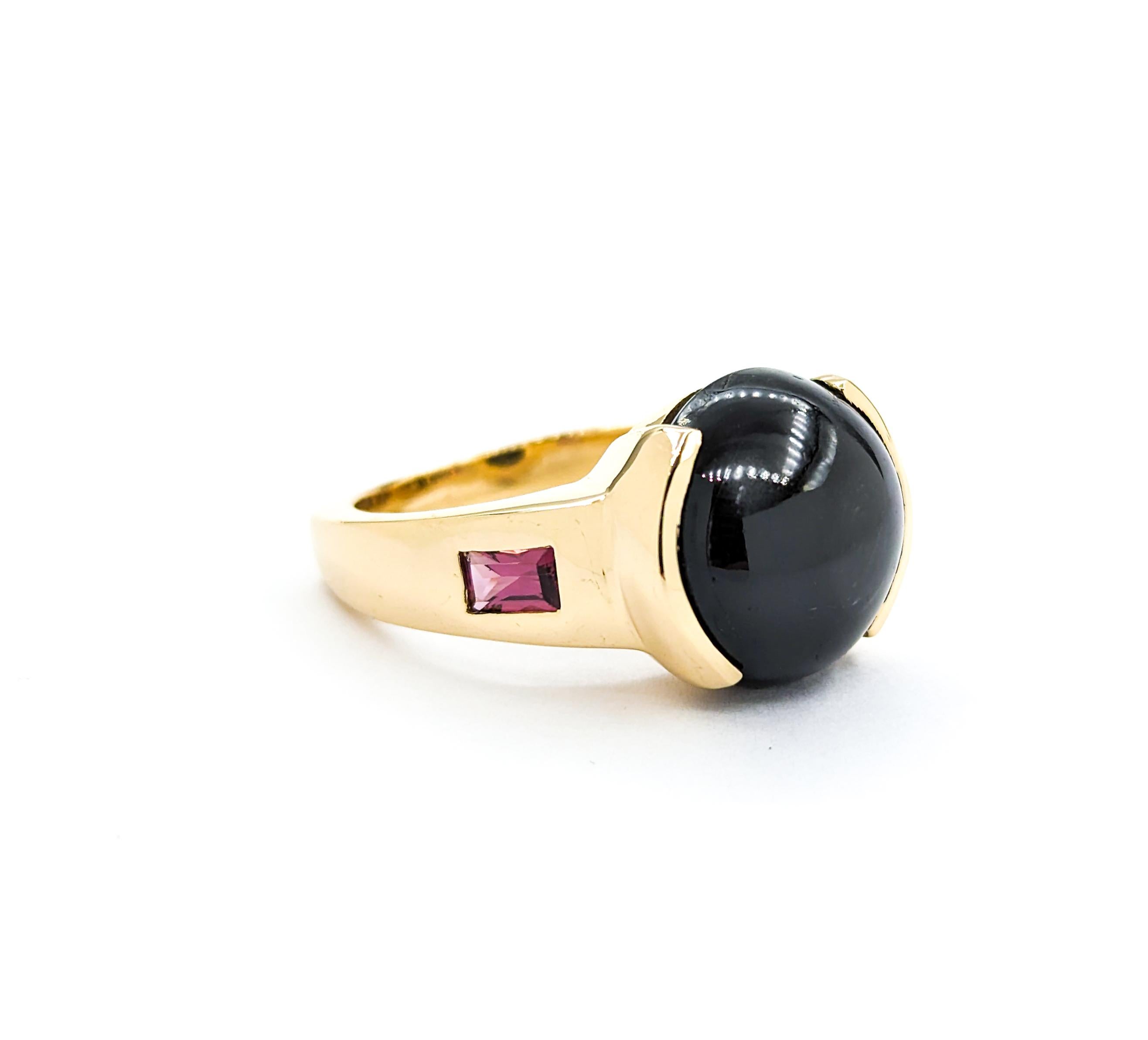 Women's or Men's Star Diopside & Garnet Ring In Yellow Gold For Sale