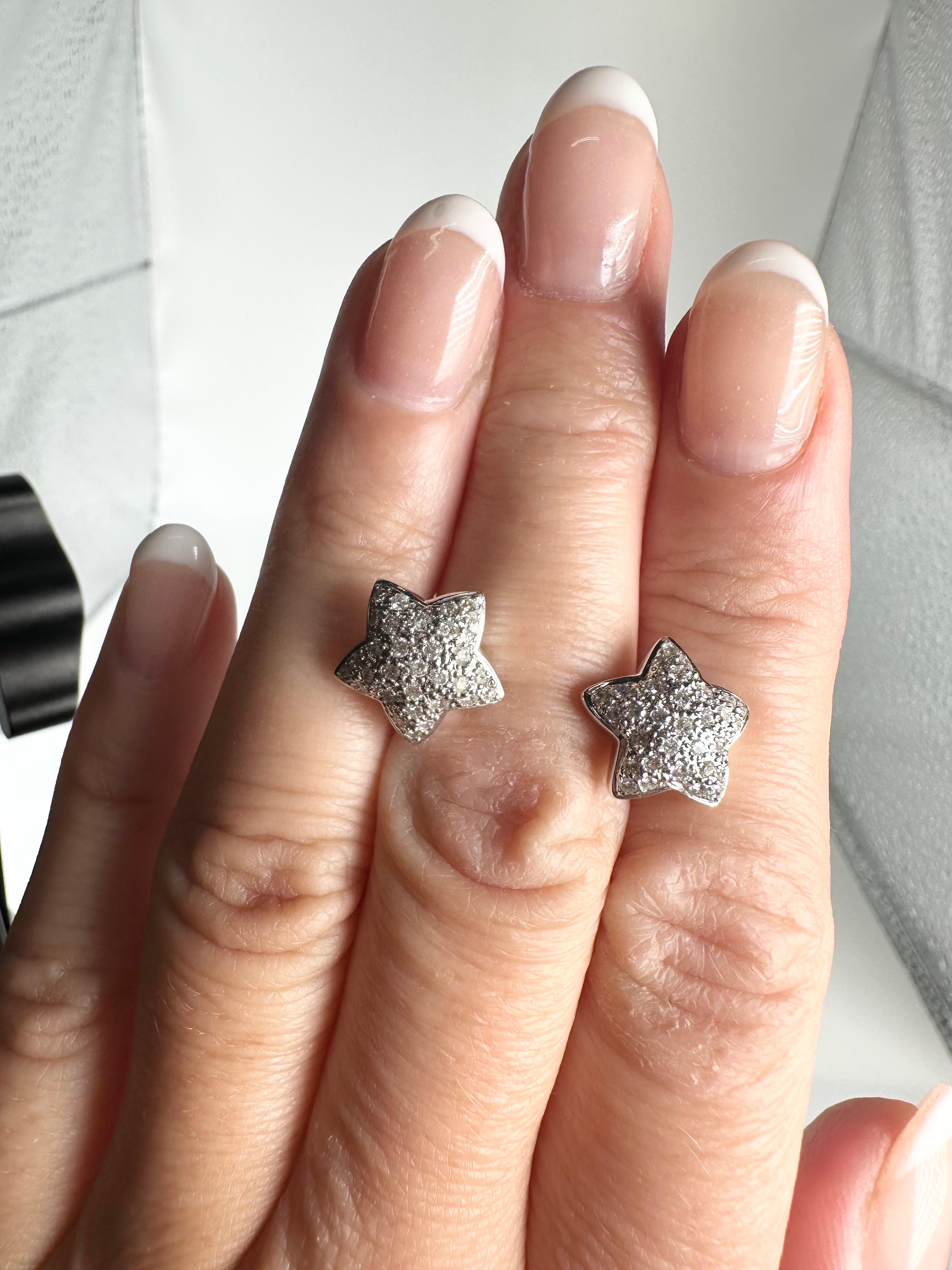 Round Cut Star earrings studs 18KT diamond star earrings 0.62ct natural diamond earrings For Sale
